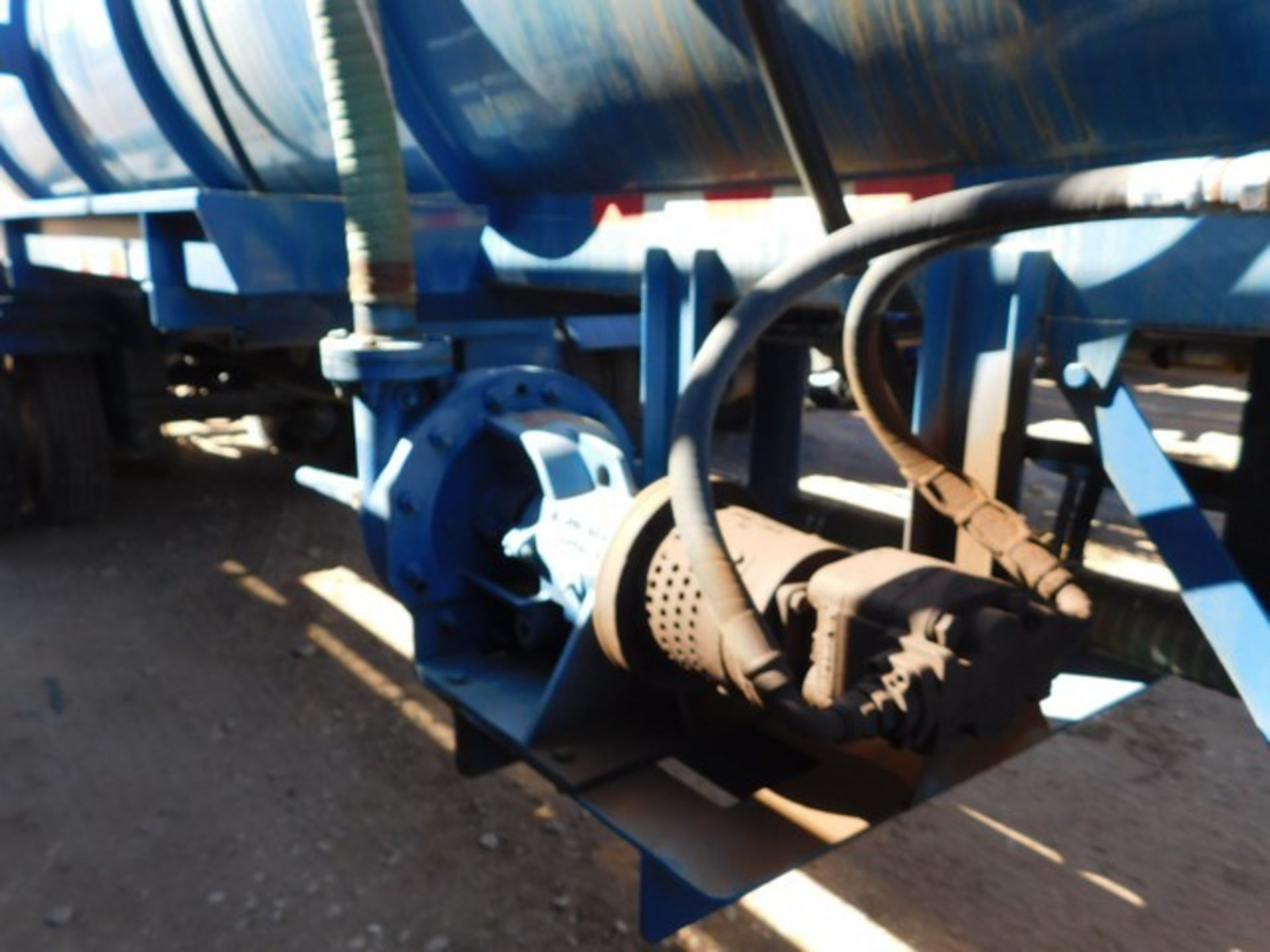 Located in YARD 2 - Odessa, TX (ATF025) (X) 2012 OVERLAND TANK 5000 GAL (3) COMPARTMENT ACID - Image 2 of 5