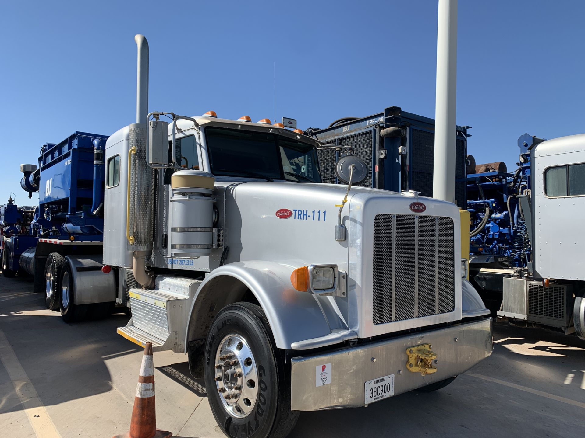 Located in YARD 2 - Odessa, TX (TRH111) (X) 2013 PETERBILT 367 T/A SLEEPER HAUL TRUCK, VIN-