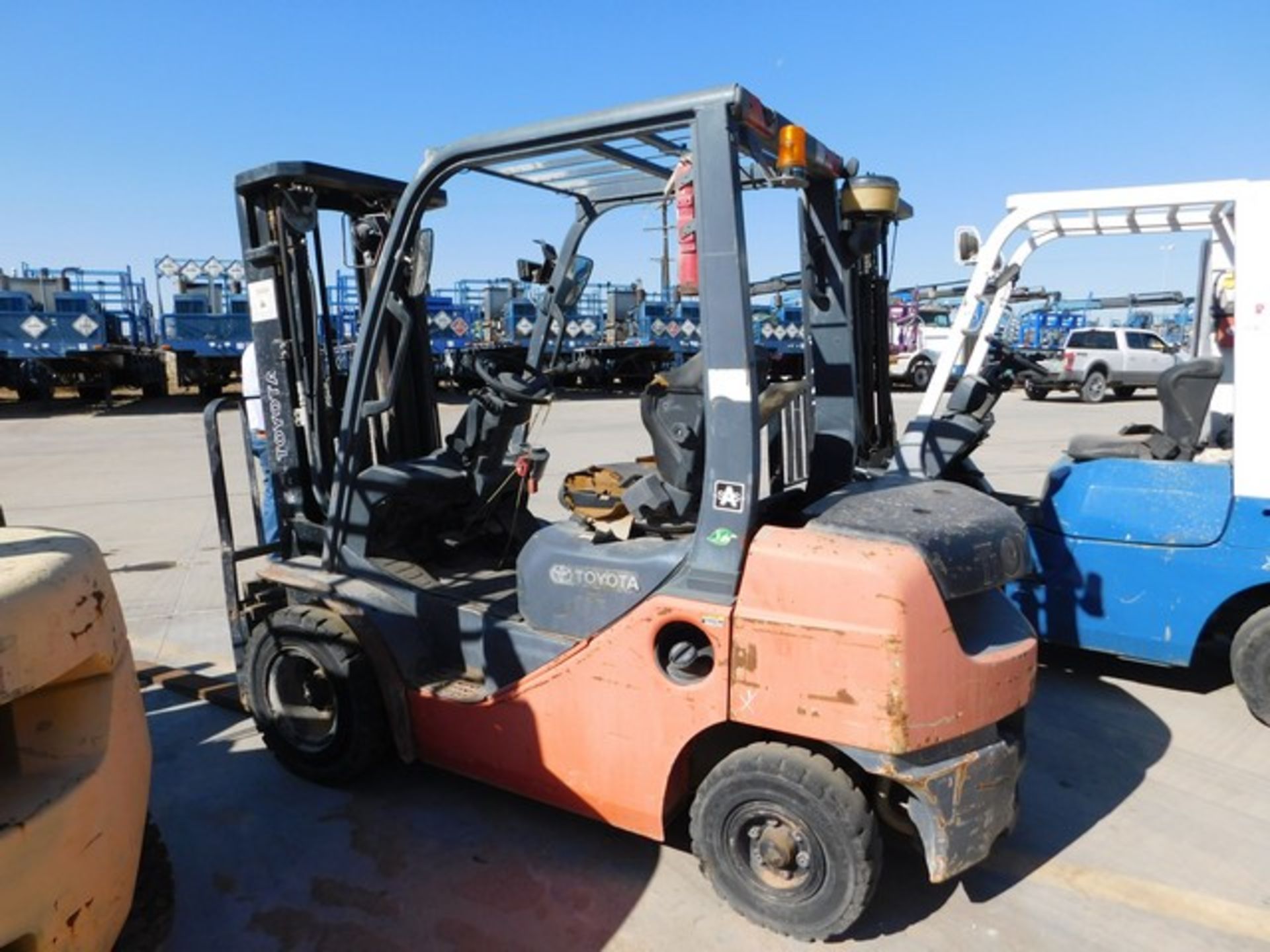 Located in YARD 2 - Odessa, TX (SUB023) TOYOTA MODEL- 7FGU30 5600# STRAIGHT MAST FORKLIFT, P/B - Image 2 of 4