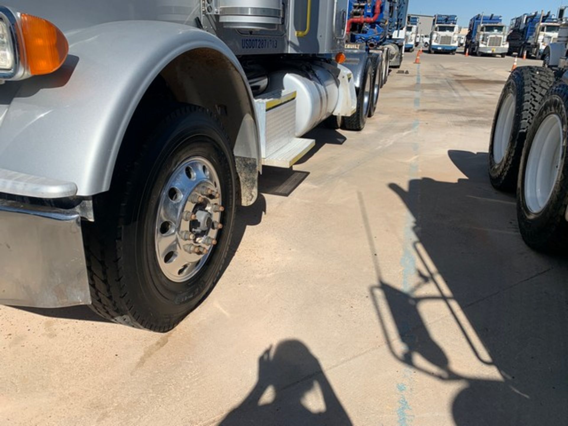 Located in YARD 2 - Odessa, TX (TRH095) (X) 2015 PETERBILT 367 T/A SLEEPER HAUL TRUCK, VIN- - Image 3 of 12