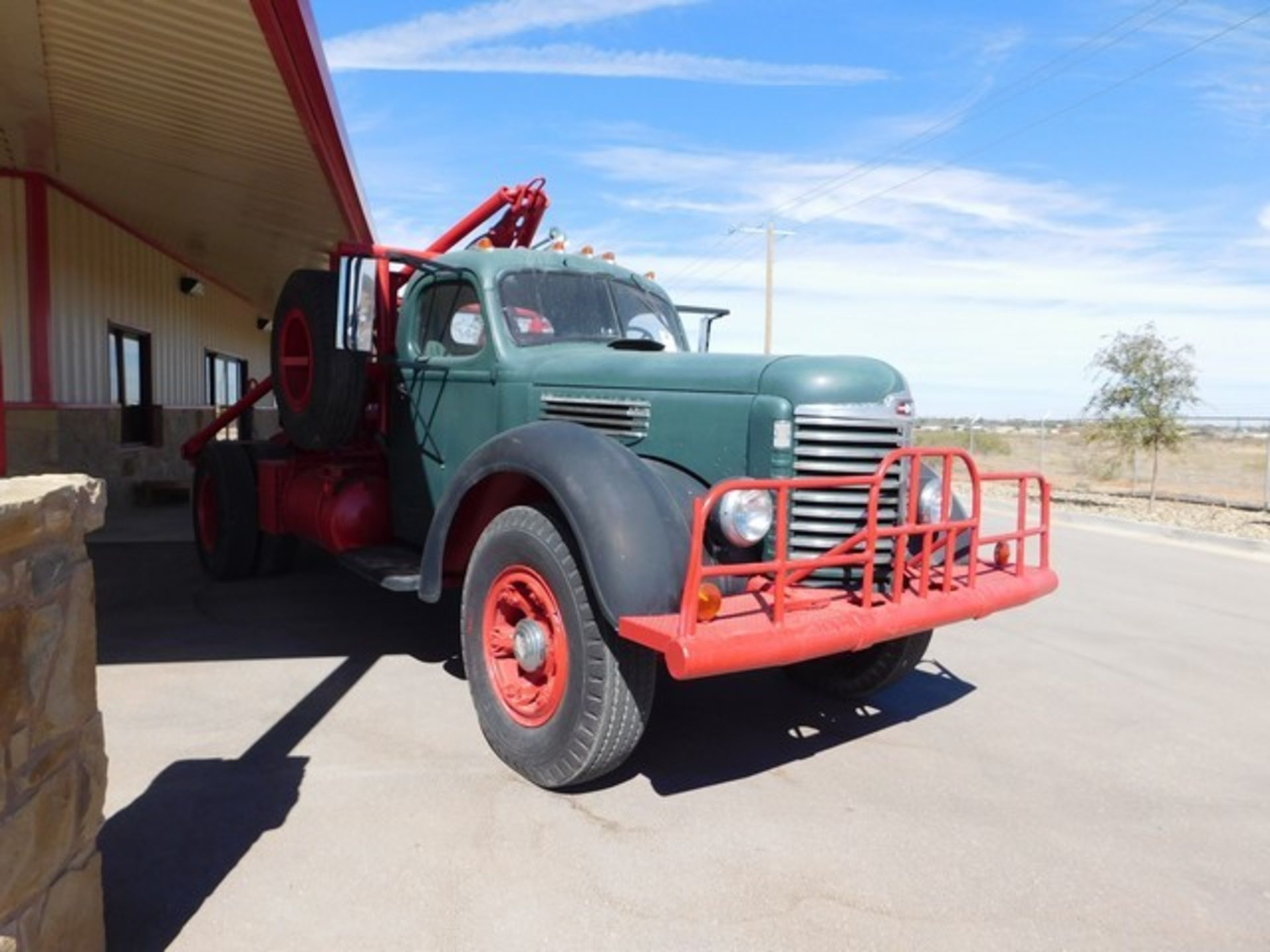 Located in YARD 1 - Midland, TX (X) 1938 INTERNATIONAL KB8 S/A DUAL WHEEL WINCH TRUCK, P/B 6 CYL GAS - Image 8 of 9