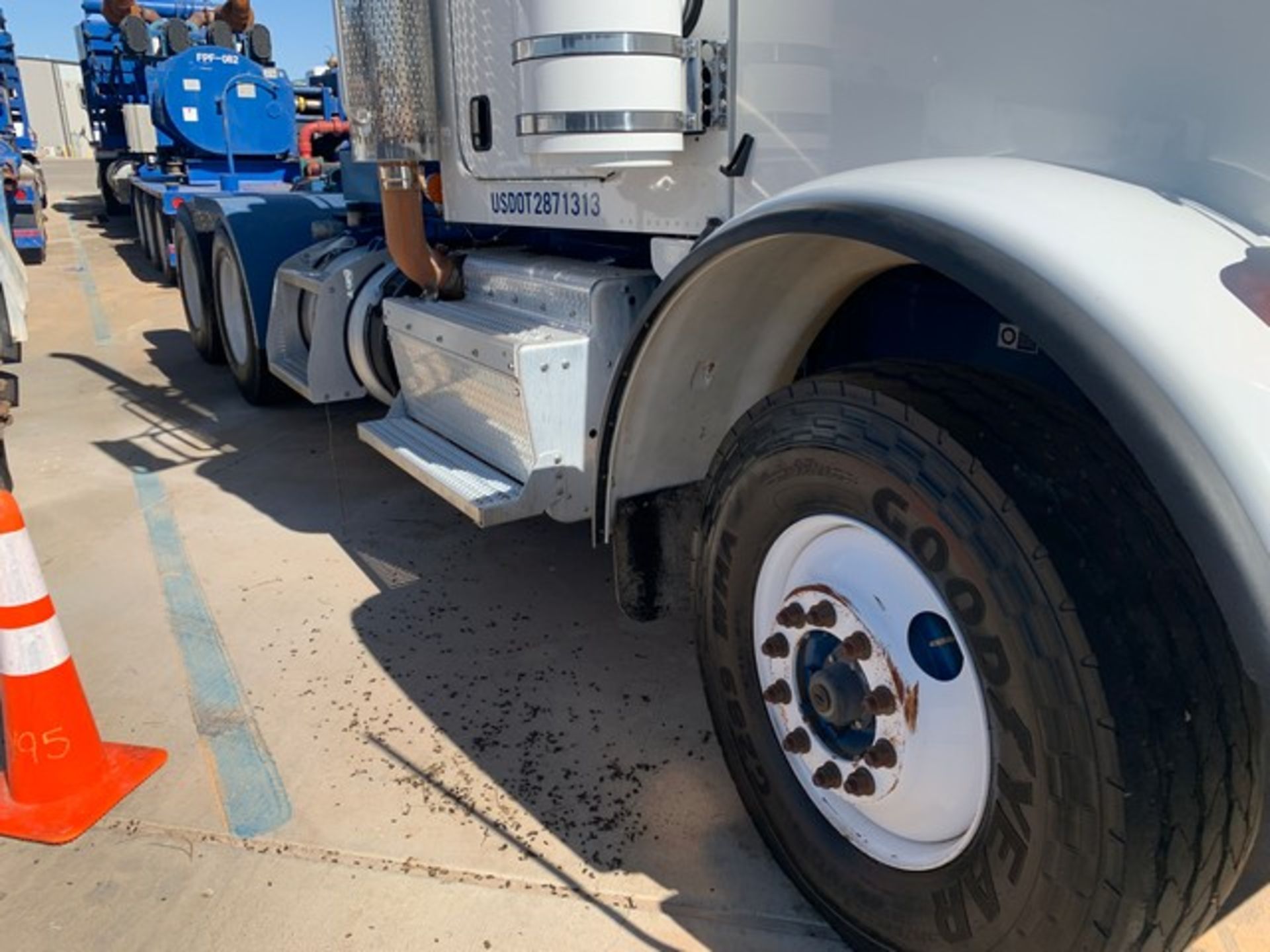 Located in YARD 2 - Odessa, TX (TRW090) (X) 2013 PETERBILT 367 T/A WINCH HAU TRUCK, VIN- - Image 8 of 9