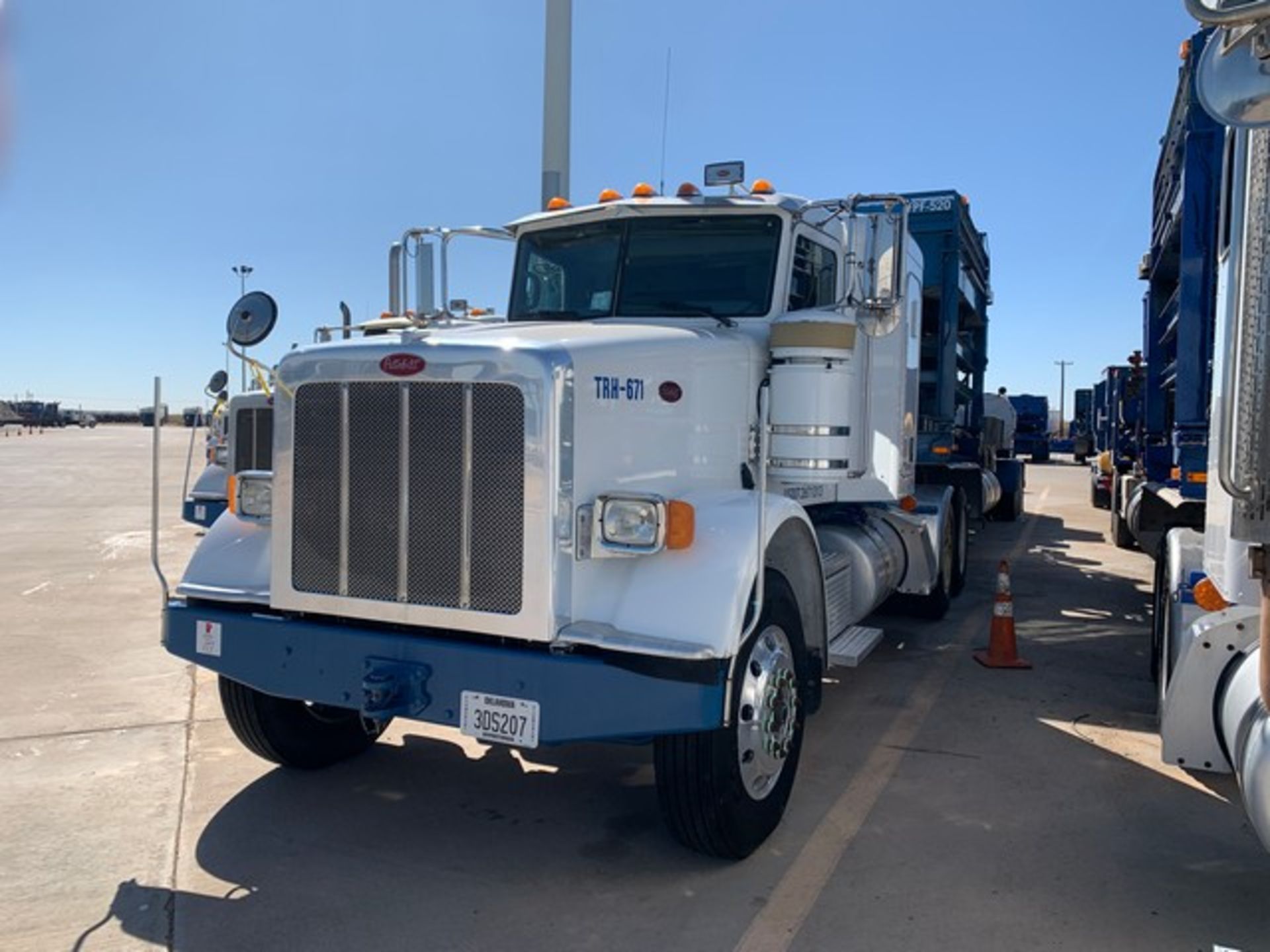 Located in YARD 2 - Odessa, TX (TRH671) (X) 2013 PETERBILT 367 T/A SLEEPER HAUL TRUCK, VIN- - Image 2 of 10