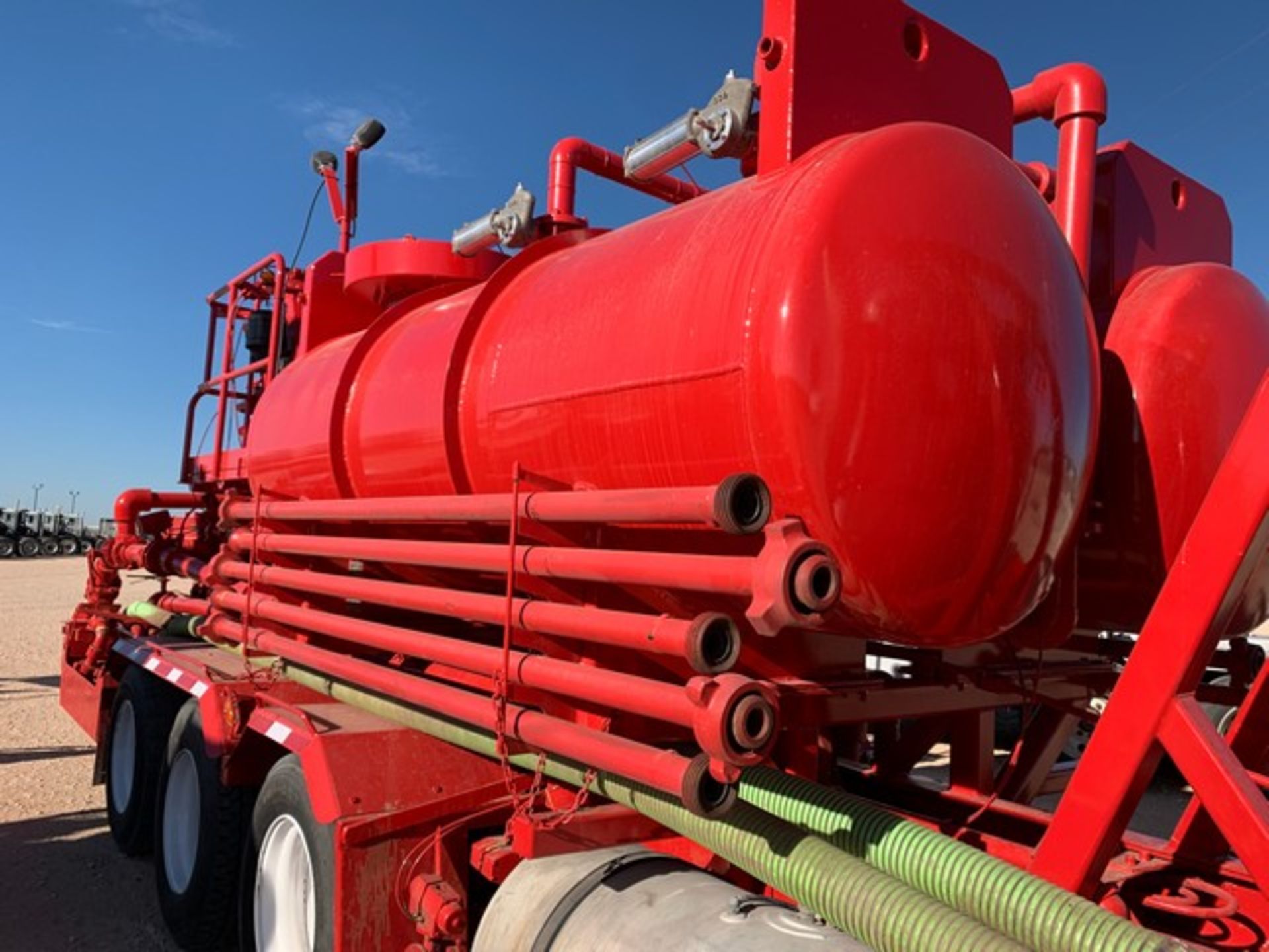 Located in YARD 1 - Midland, TX (X) 2010 MACK GU813 TRI AXLE DAY CAB ACID PUMP TRUCK, VIN- - Image 5 of 13