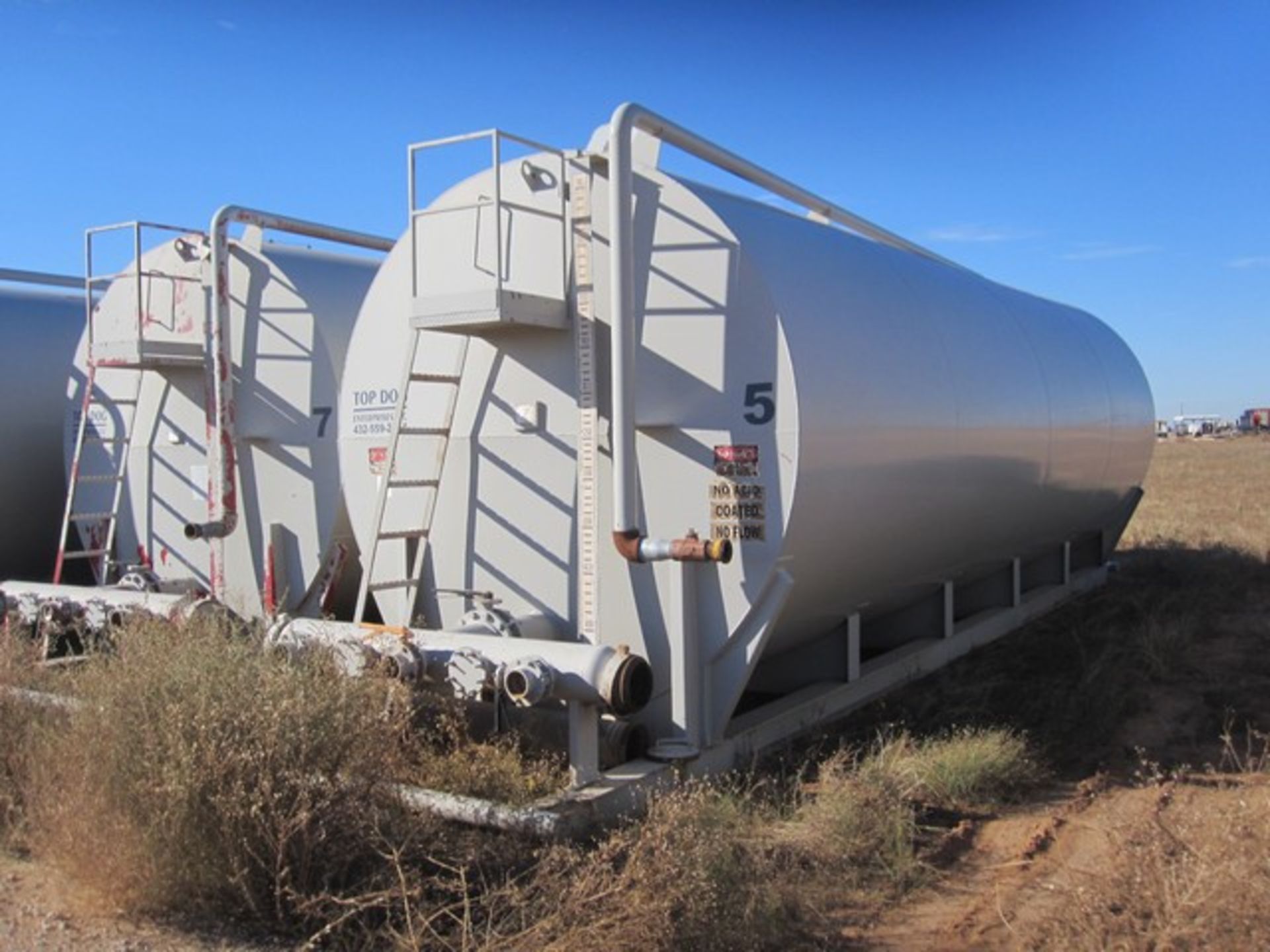 Located in YARD 18 - Stanton, TX (S-2) 2014 10'D, 500 BBL FRAC TANK, LADDER, MANIFOLD, CLEAN OUT