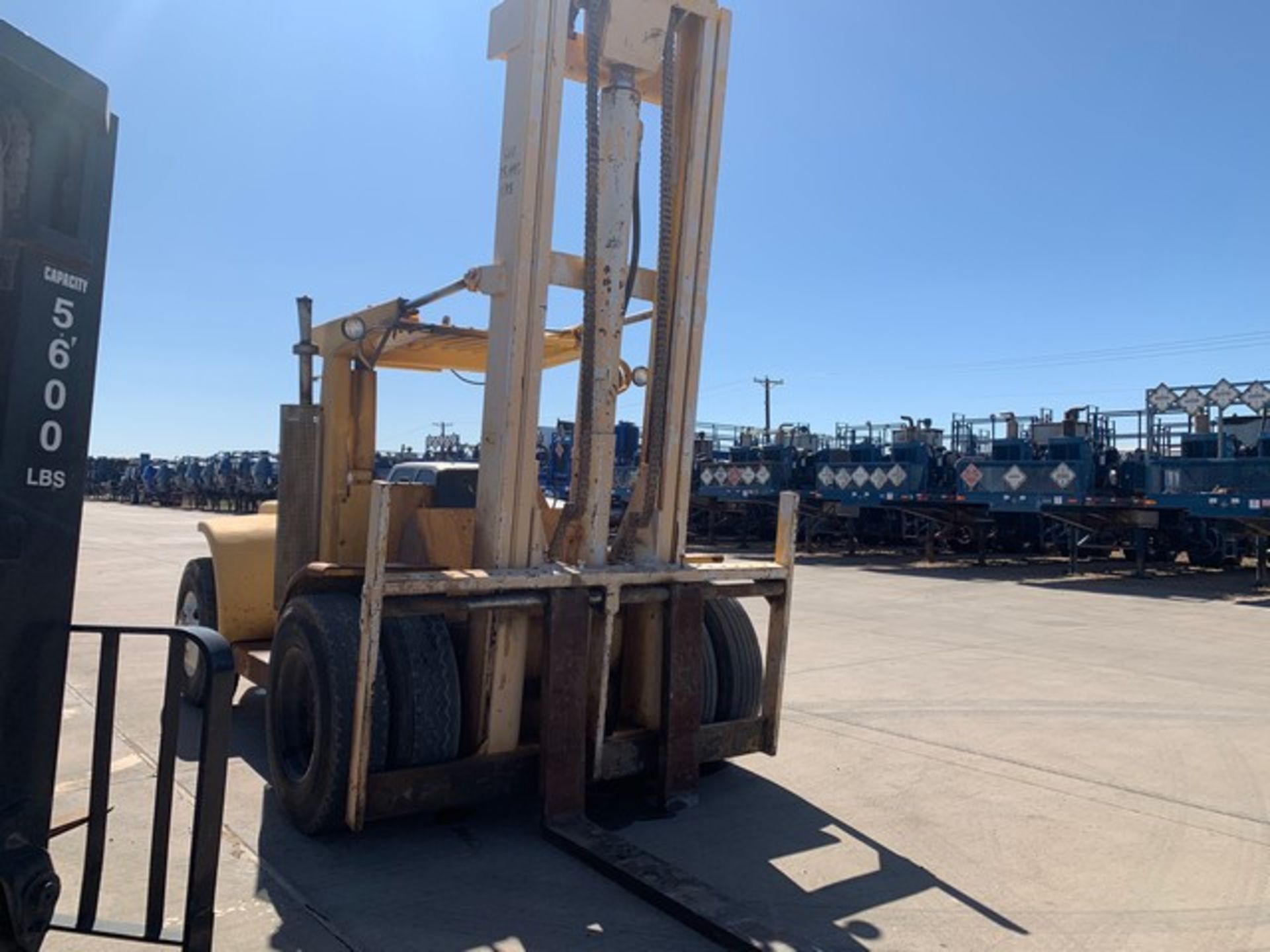 Located in YARD 2 - Odessa, TX (SUB069) HYSTER 25000LB STRAIGHT MAST FORK LIFT, P/B DIESEL ENGINE, - Image 2 of 8