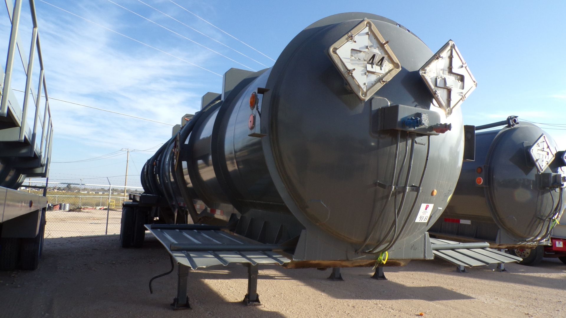 Located in YARD 1 - Midland, TX  (X) 2006 OVERLAND TANK INC 120 BBL T/A ACID TRAILER, 2 - Bild 5 aus 5