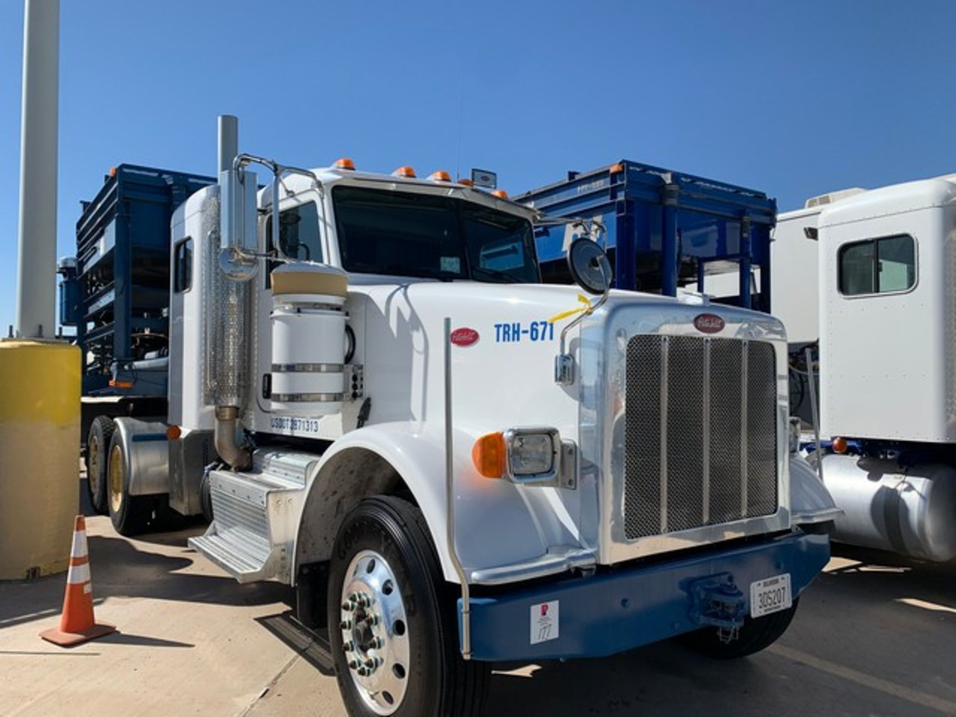 Located in YARD 2 - Odessa, TX (TRH671) (X) 2013 PETERBILT 367 T/A SLEEPER HAUL TRUCK, VIN-