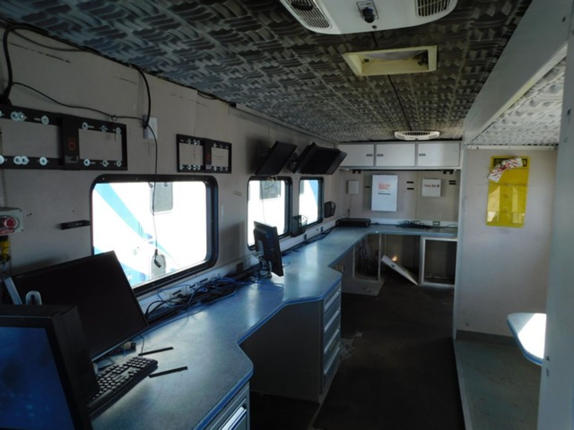 Located in YARD 2 - Odessa, TX (FDB089) (X) 2009 PETERBILT 340 T/A FRAC DATA VAN, VIN- - Image 11 of 12