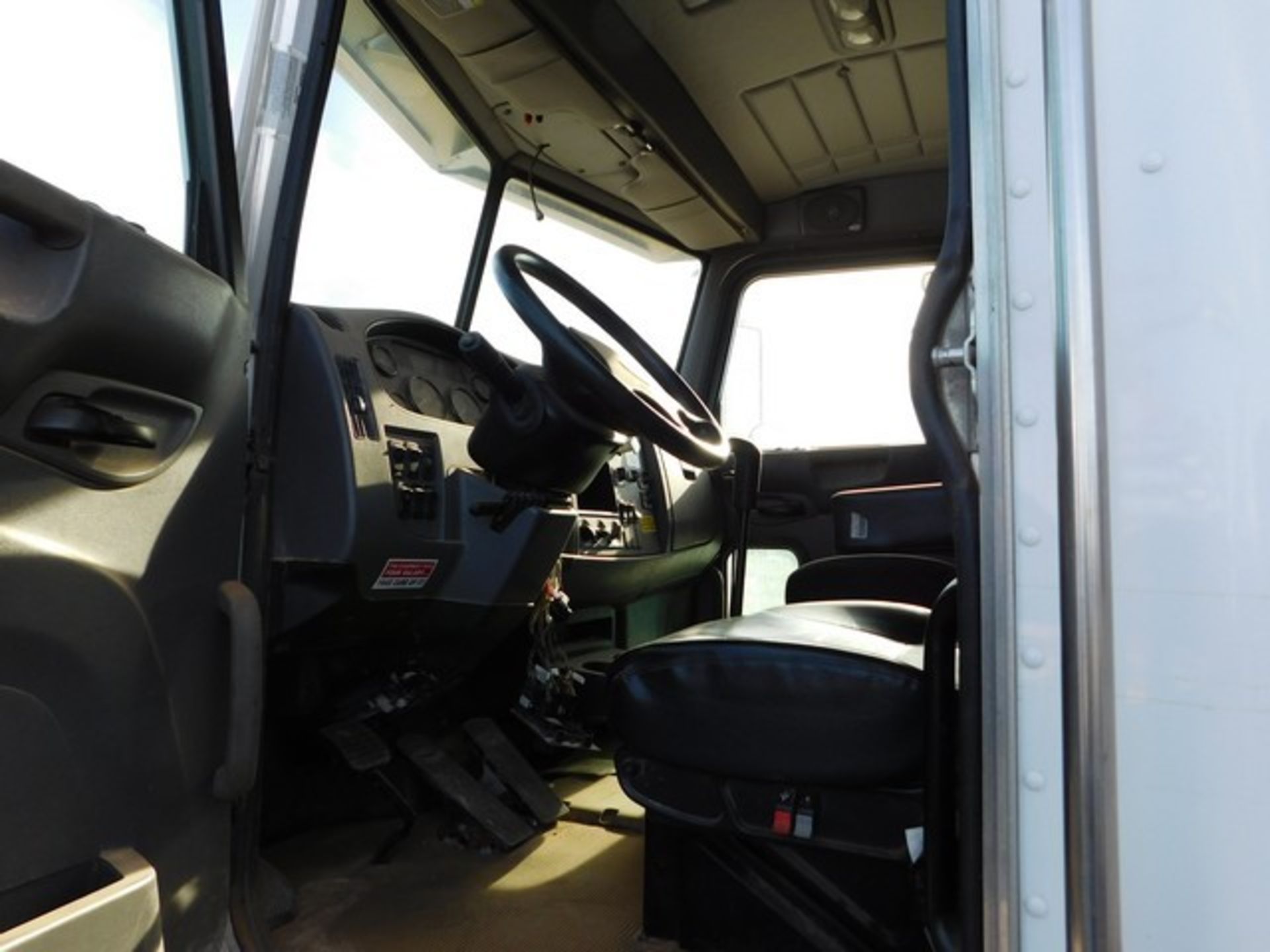 Located in YARD 2 - Odessa, TX (FDB054) (X) 2012 PETERBILT 348 T/A FRAC DATA VAN TRUCK, VIN- - Image 3 of 11