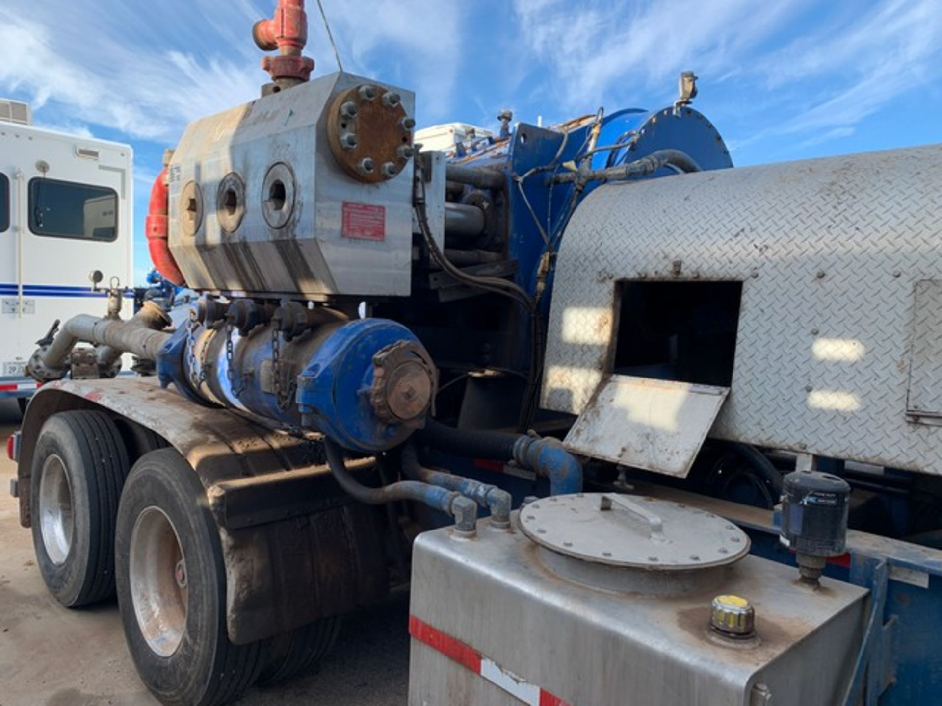 Located in YARD 2 - Odessa, TX (FPF268) 2017 GARDNER DENVER 2250T TRIPLEX FRAC PUMP, P/B CUMMINS - Image 5 of 9