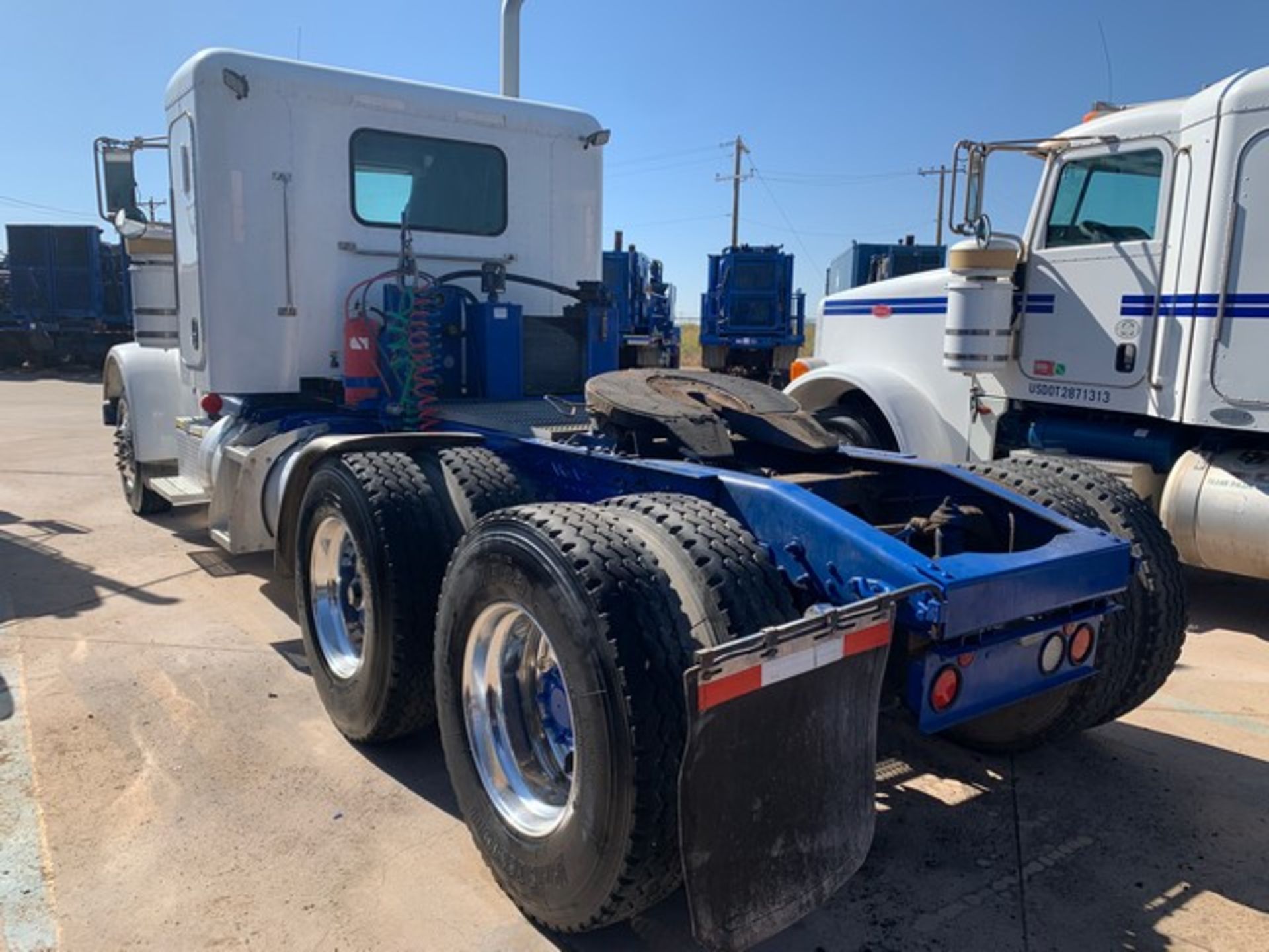 Located in YARD 2 - Odessa, TX (TRH1033) (X) 2013 PETERBILT 367 T/A SLEEPER HAUL TRUCK, VIN- - Image 4 of 10