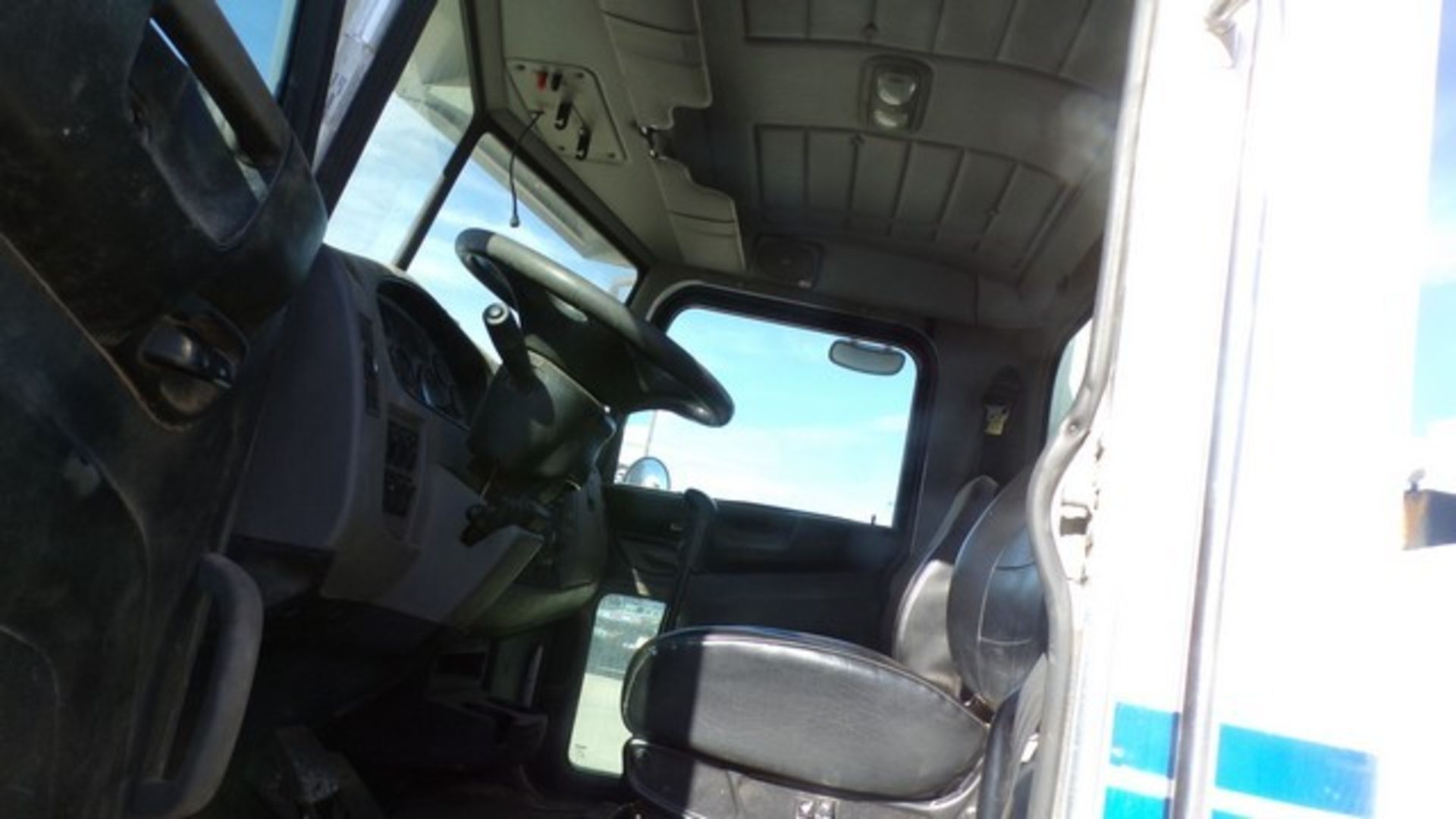 Located in YARD 2 - Odessa, TX (TRB611) (X) 2011 PETERBILT 337 S/A MECHANICS TRUCK, VIN- - Image 3 of 7