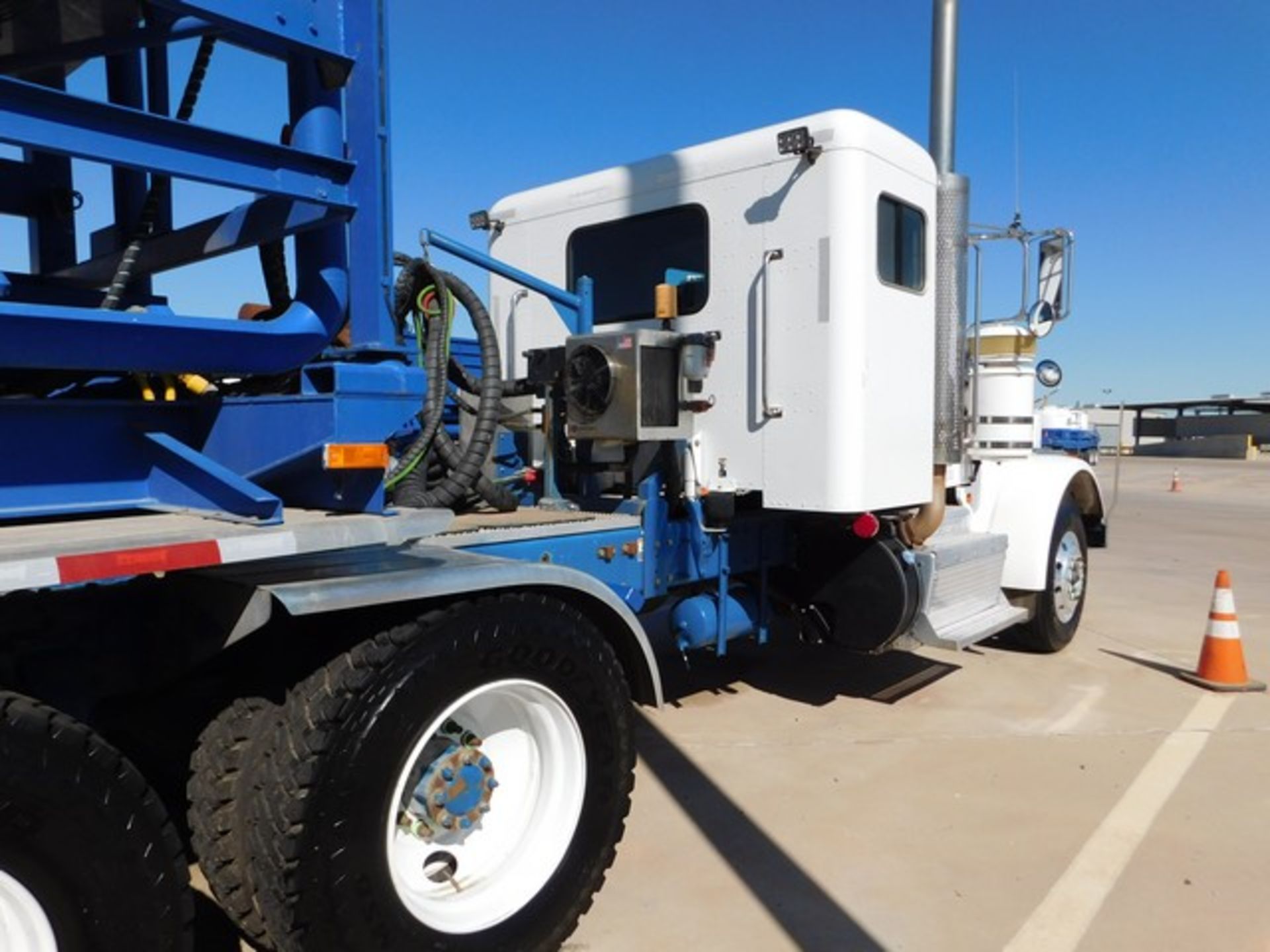 Located in YARD 2 - Odessa, TX (TRH297) (X) 2013 PETERBILT 367 T/A SLEEPER HAUL TRUCK, VIN- - Image 6 of 7