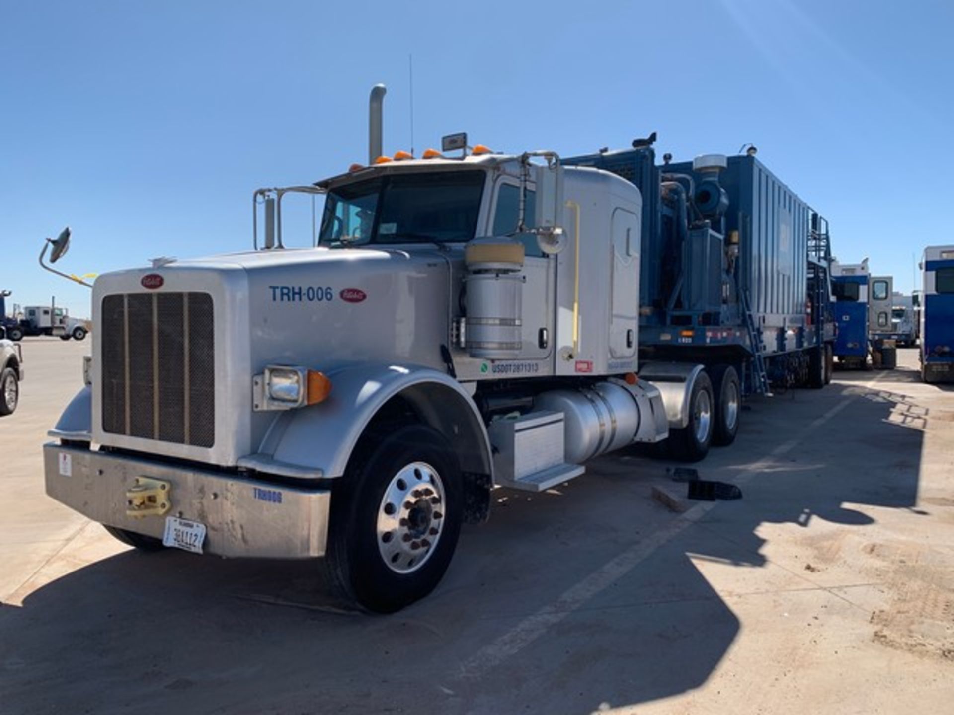 Located in YARD 2 - Odessa, TX (TRH006) (X) 2013 PETERBILT 367 T/A SLEEPER HAUL TRUCK, VIN- - Bild 2 aus 11