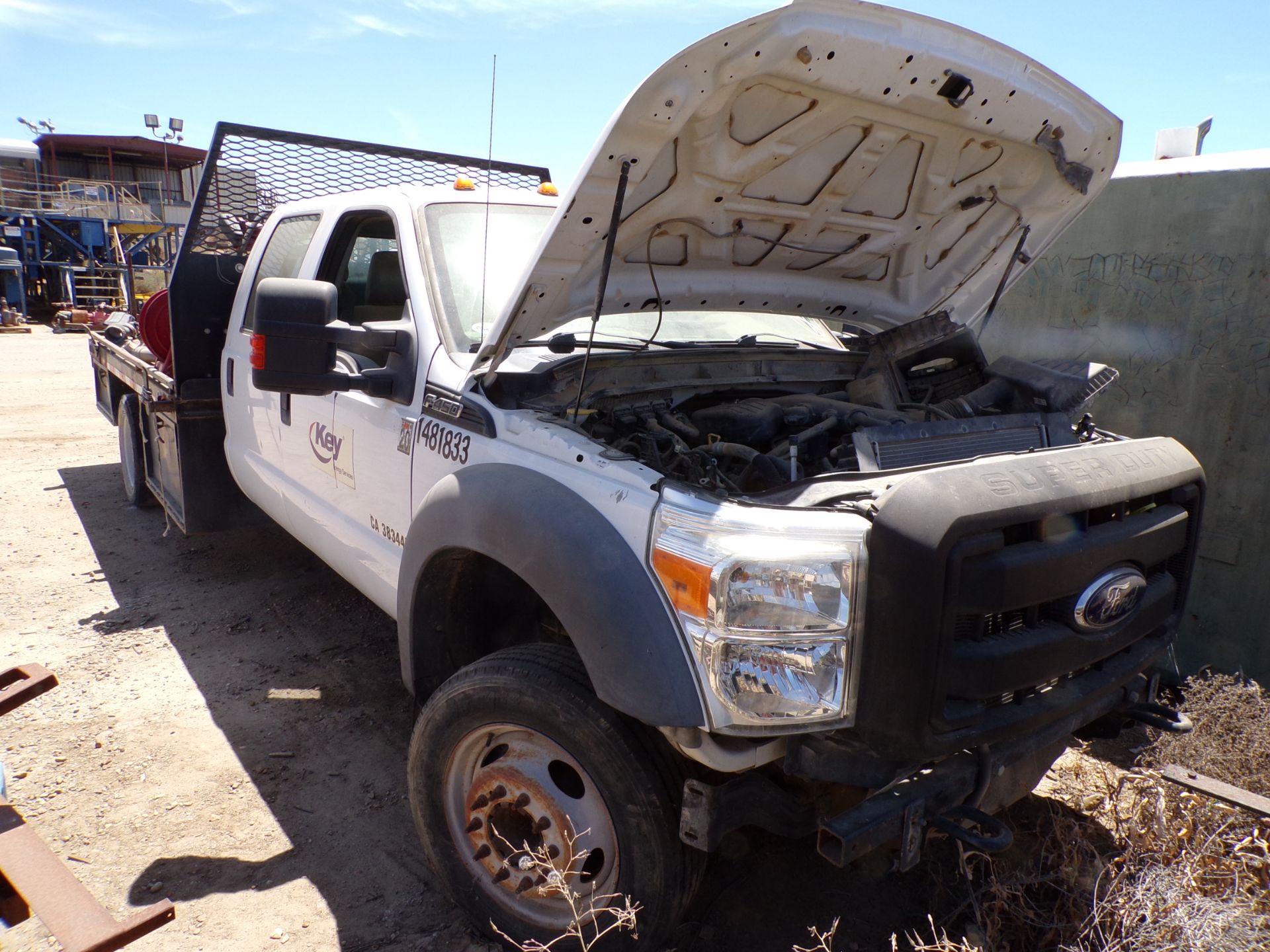Located in YARD 14 - Bakersfield, CA (1481833) (X) 2012 FORD F450 2X4 CREW CAB PICKUP, VIN- - Image 4 of 7