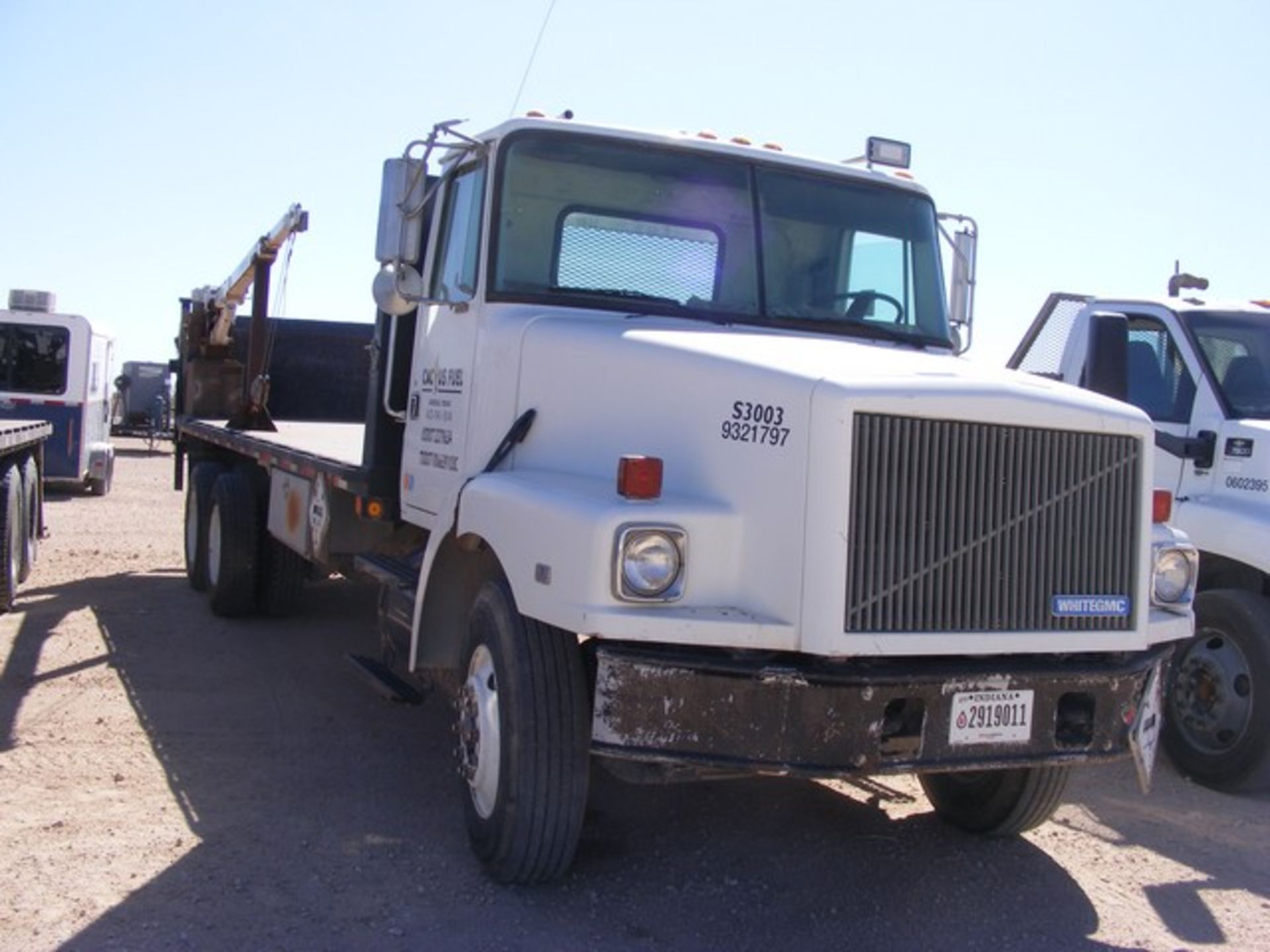Located in YARD 1 - Midland, TX (1797) (X) 1992 WHITE GMC T/A DAY CAB STAKE BED DELIVERY TRUCK, VIN- - Bild 2 aus 8