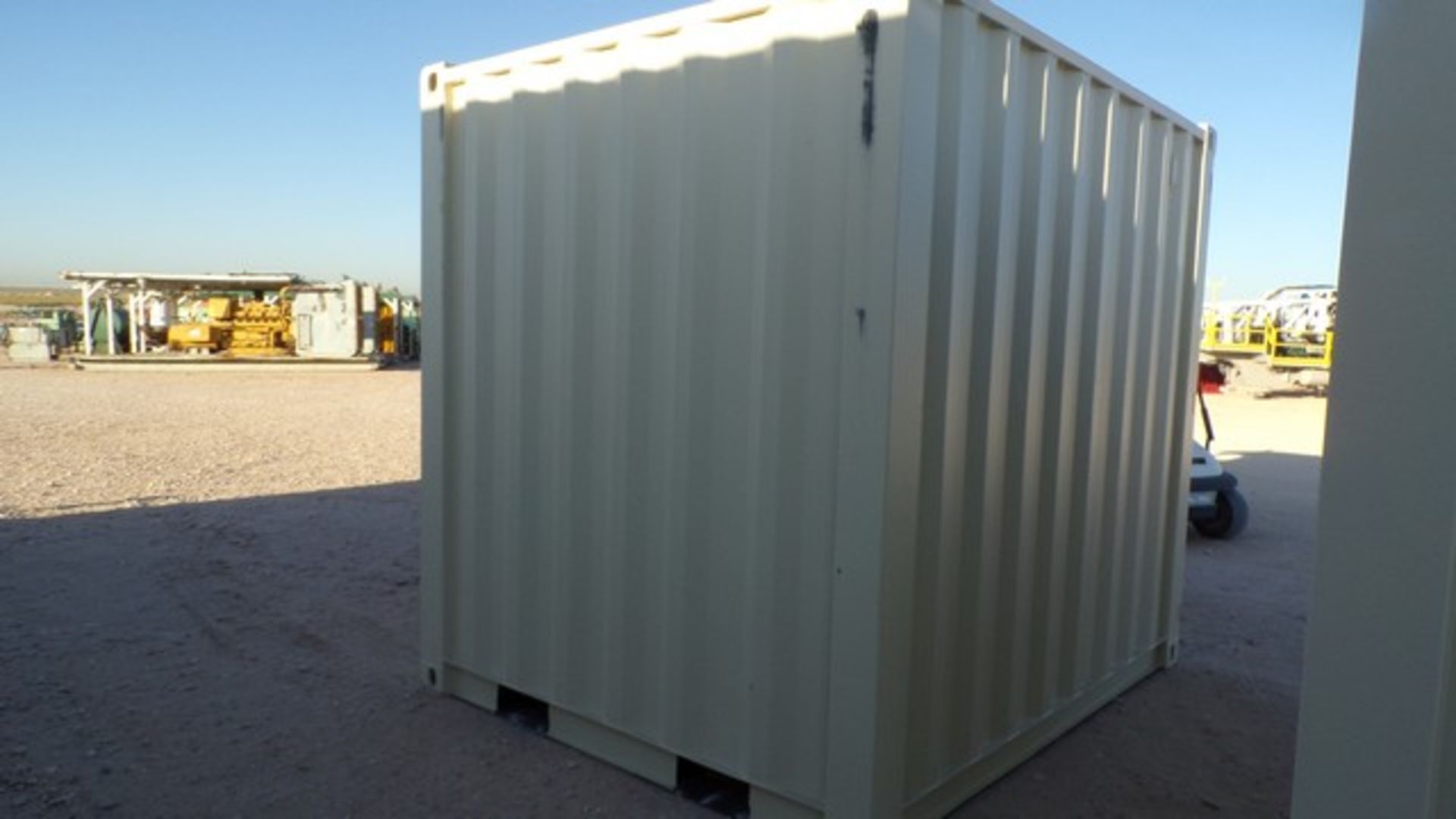 Located in YARD 1 - Midland, TX NEW 9' SEA CONTAINER W/ WALK IN DOOR & WINDOW - Bild 4 aus 4