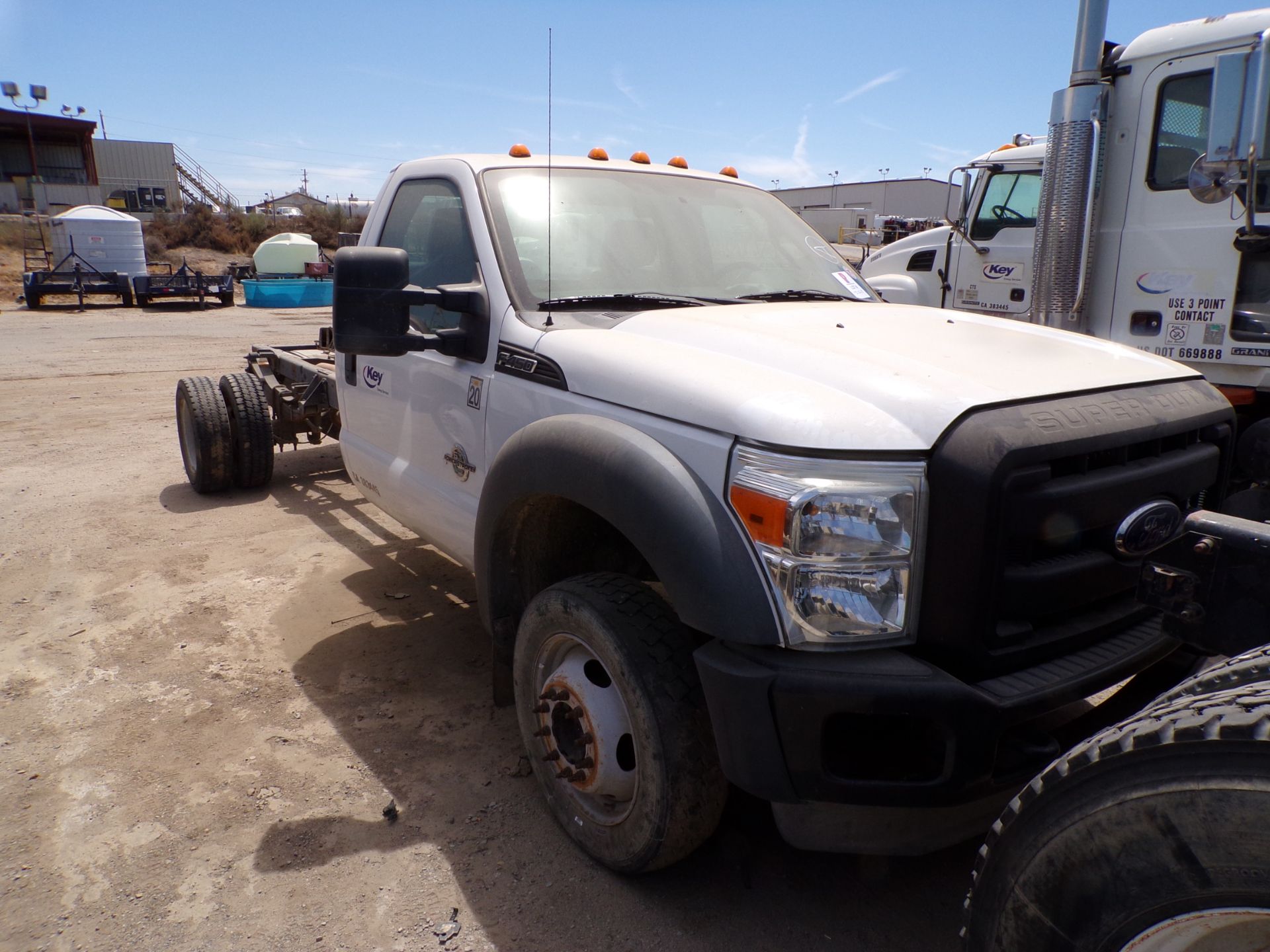 Located in YARD 14 - Bakersfield, CA (1431260) (X) 2012 FORD F450 4X4 STANDARD CAB PICKUP, MISSING - Bild 4 aus 5