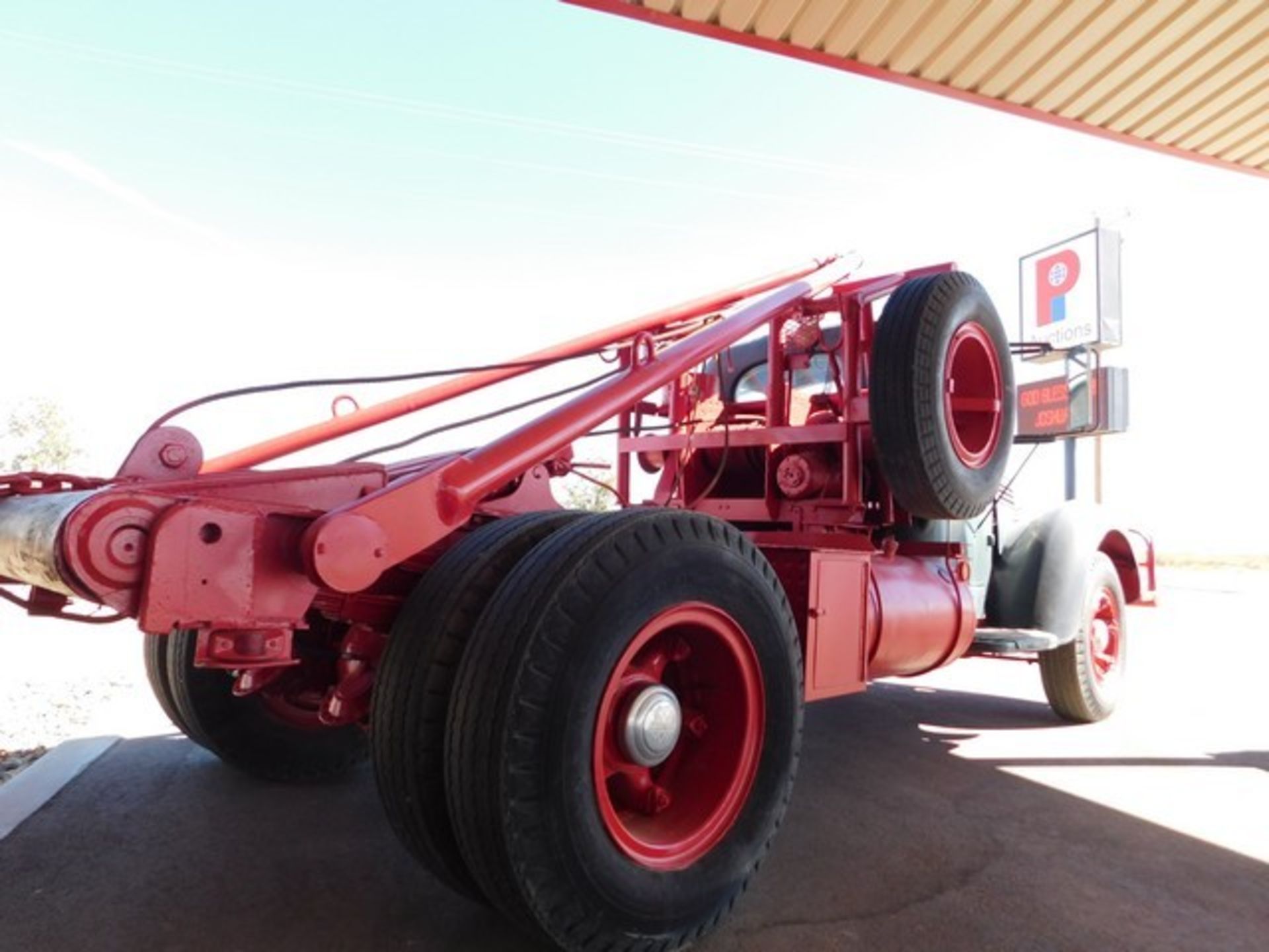 Located in YARD 1 - Midland, TX (X) 1938 INTERNATIONAL KB8 S/A DUAL WHEEL WINCH TRUCK, P/B 6 CYL GAS - Image 9 of 9