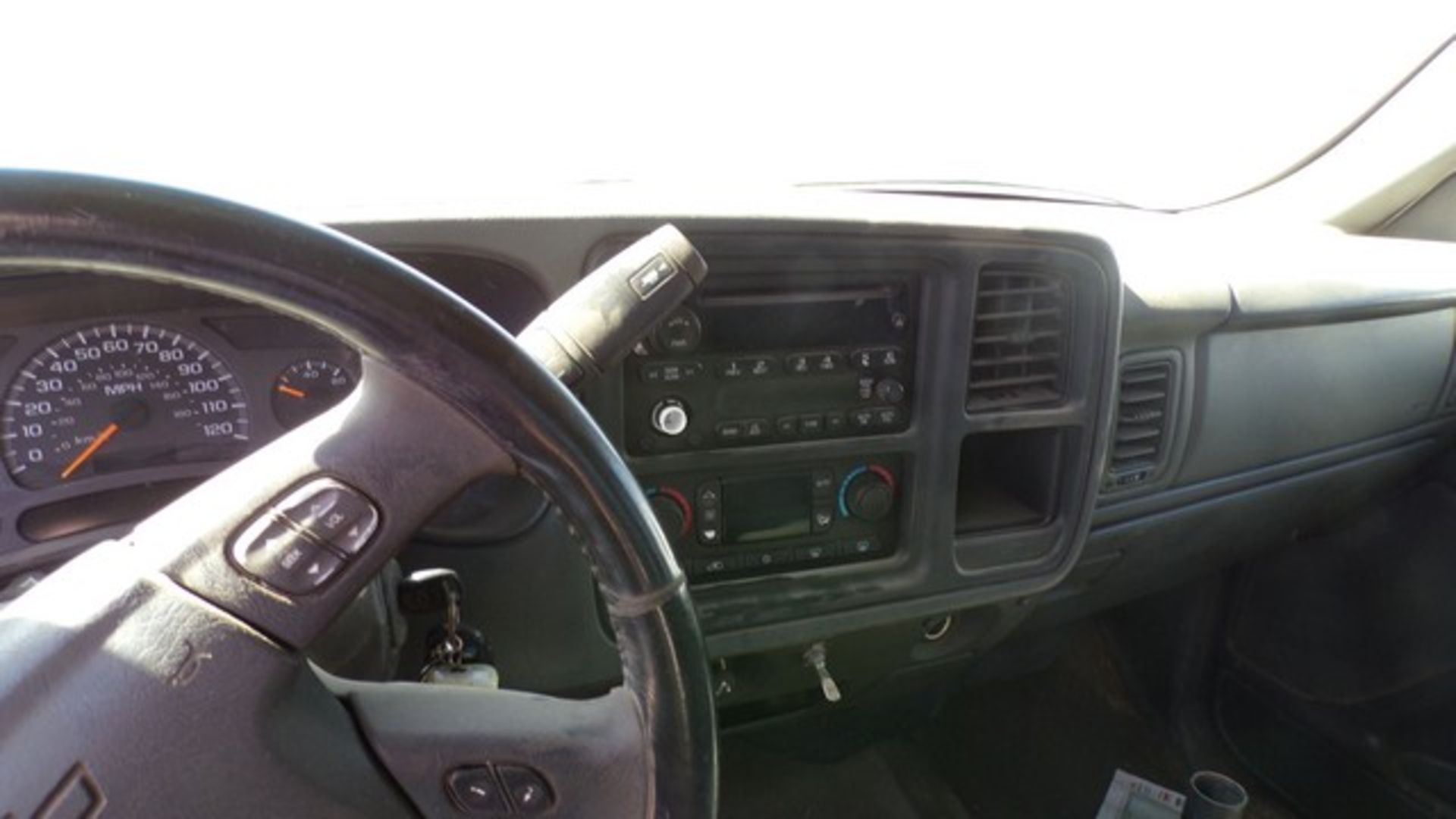 Located in YARD 1 - Midland, TX (2438) (X) 2006 CHEVROLET 2500HD LT CREW CAB FLATBED TRUCK, VIN- - Bild 7 aus 8