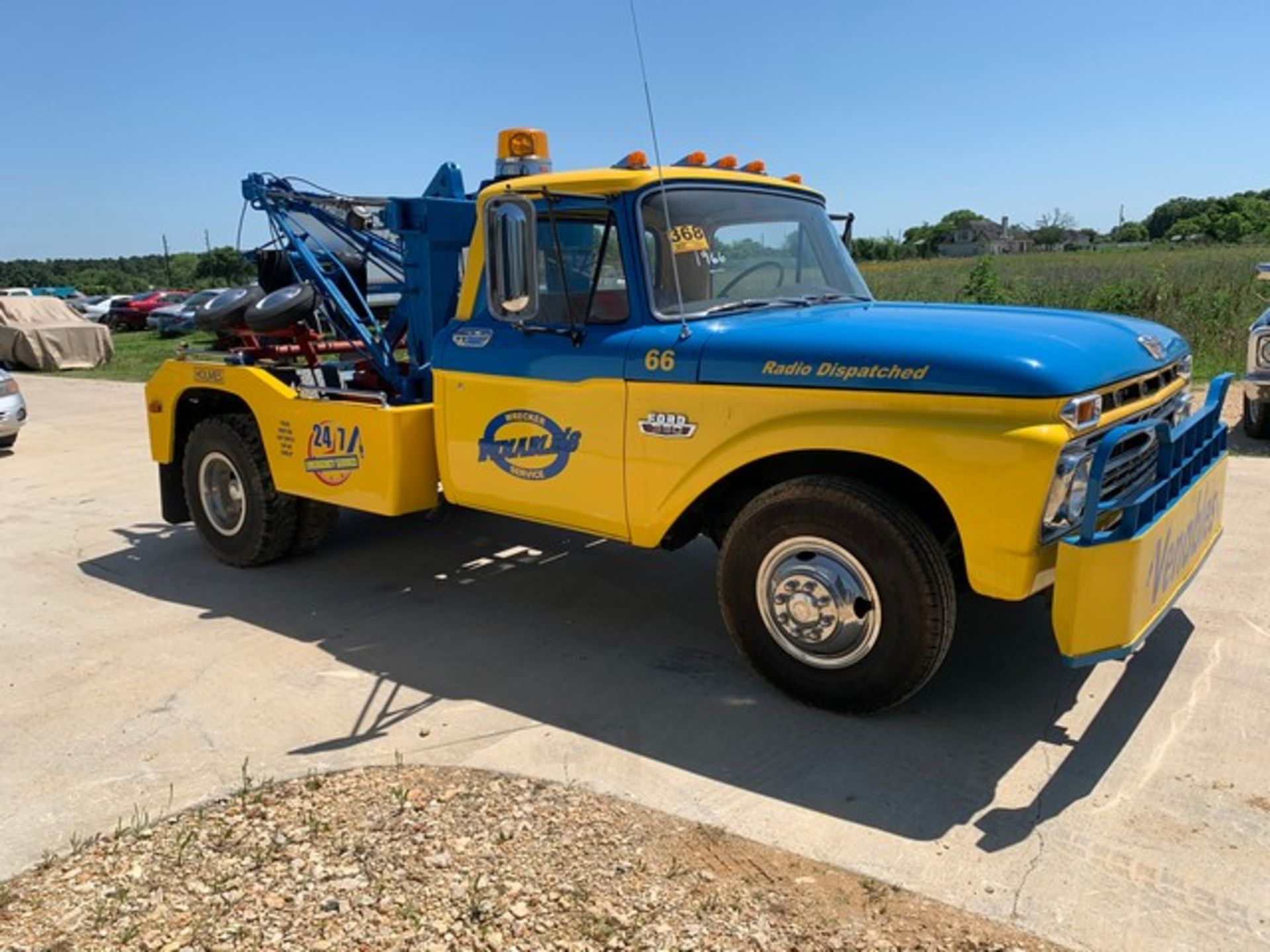 Located in YARD 11 - Fulshear, TX 1966 FORD F350 CUSTOM WRECKER W/ HOLMES 480 TWIN BOOMS, VIN- - Image 37 of 53