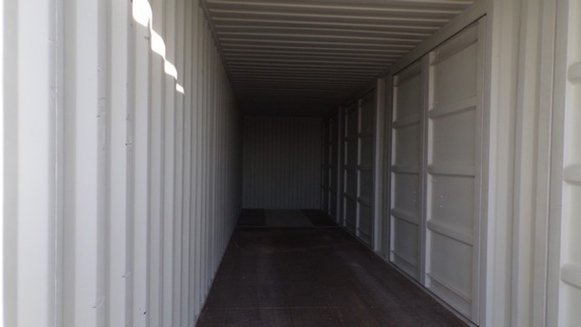 Located in YARD 1 - Midland, TX 40' H CUB SEA CONTAINER W/ (4) SIDE OPEN DOORS, (1) END DOOR - Image 2 of 5
