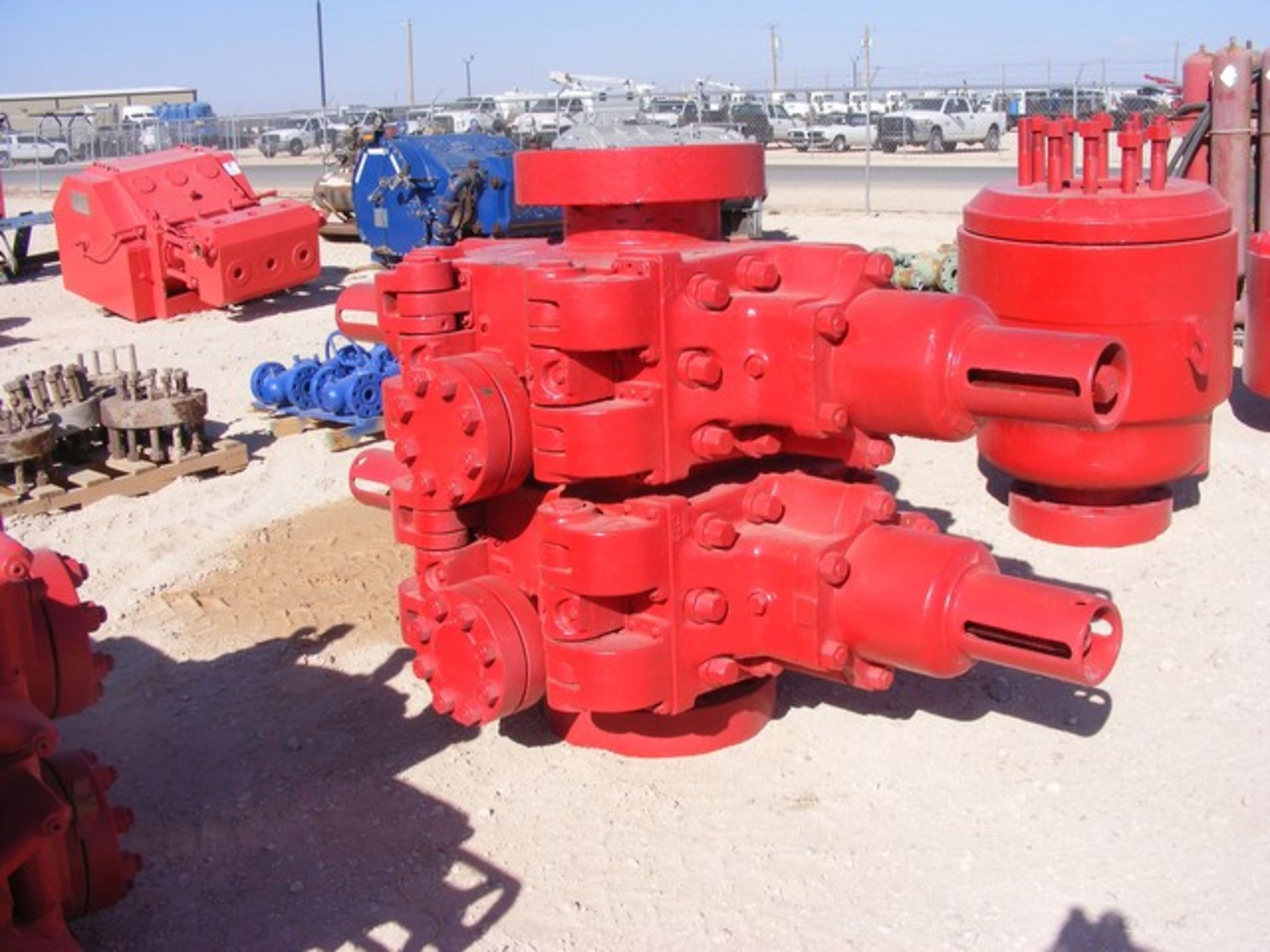 Located in YARD 1 - Midland, TX (2682) HYDRIL 11" - 5000K DBL BOP, (4) OUTLETS, DBL FLANGED W/ - Image 3 of 4