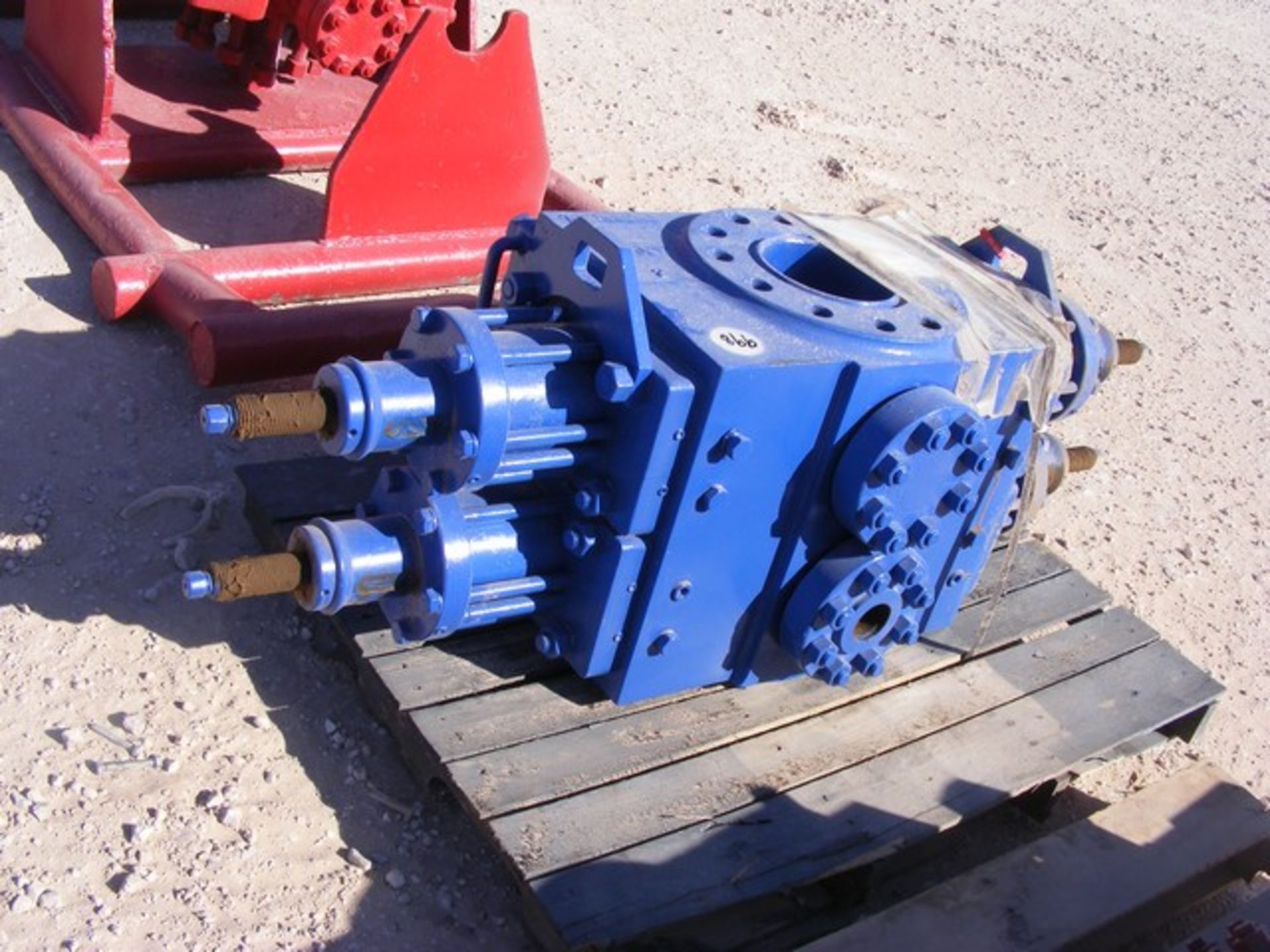 Located in YARD 1 - Midland, TX (2440) (X) TOWNSEND 7-1/1", 5000# T-81 DBL BOP W/ RAMS - Image 2 of 2