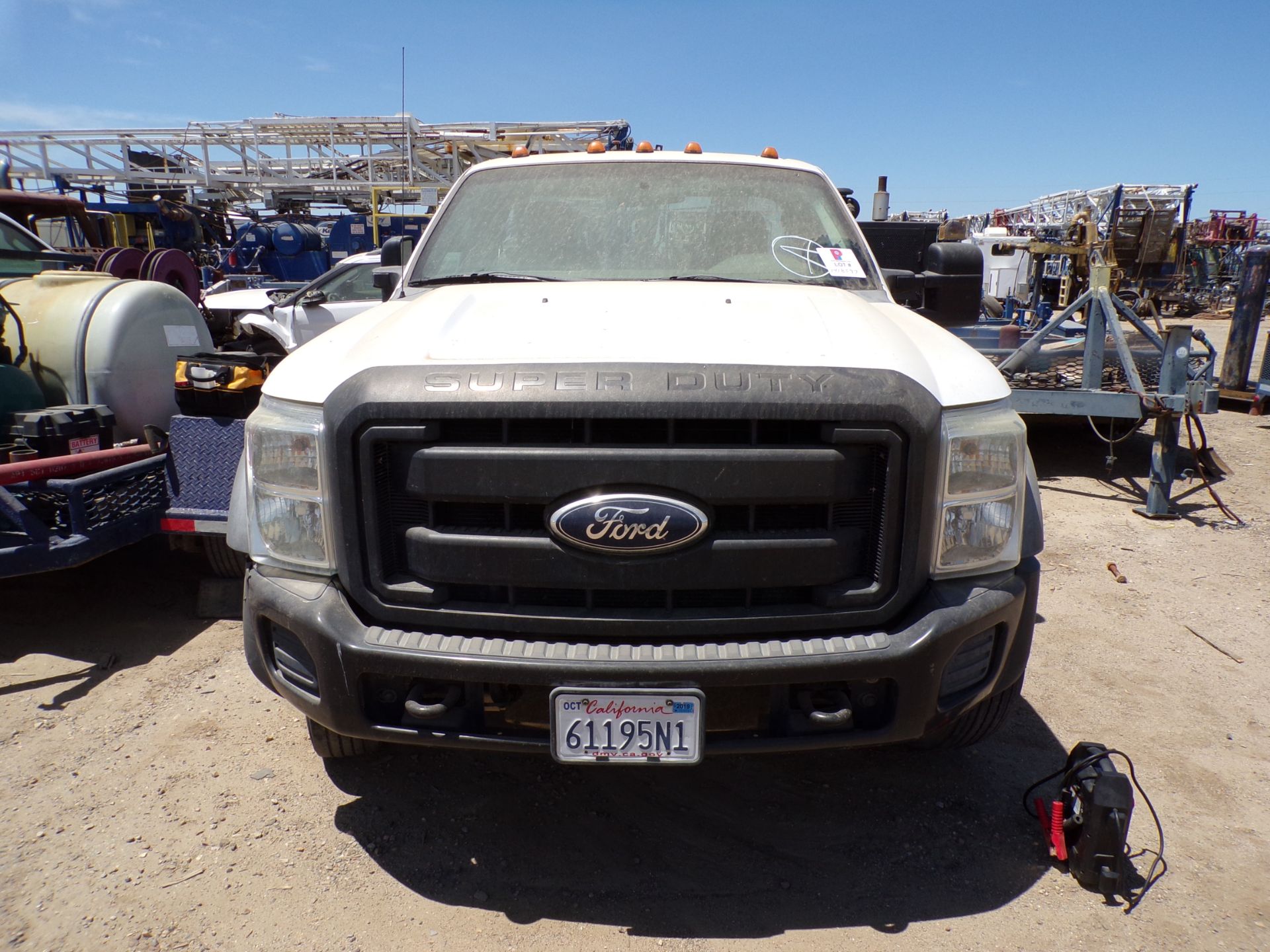 Located in YARD 14 - Bakersfield, CA (1418597) (X) 2012 FORD F450 3X4 STANDARD CAB PICKUP, VIN- - Image 3 of 6