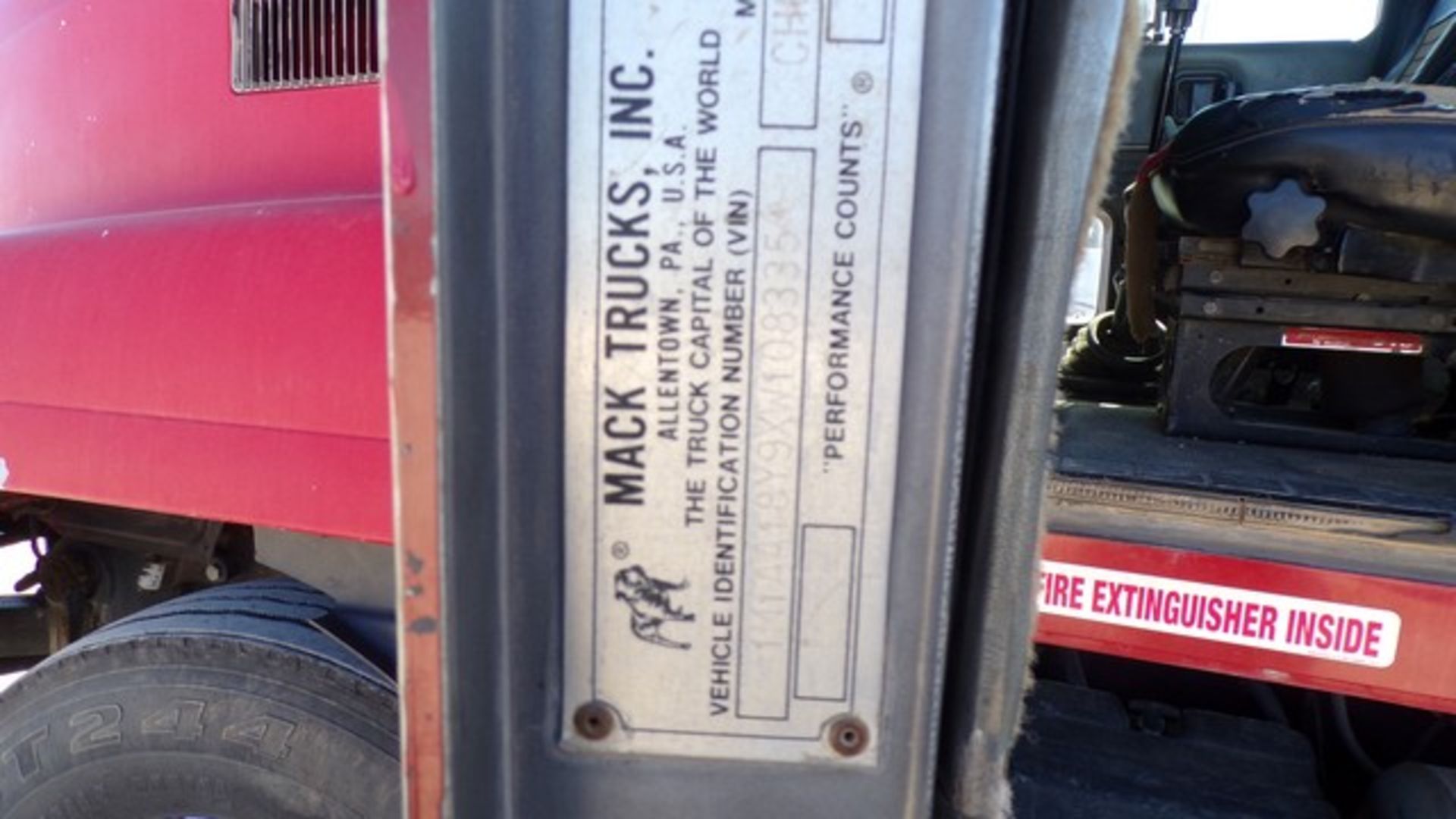 Located in YARD 1 - Midland, TX (6339) 1996 MACK CH613 T/A DAY CAB HAUL TRUCK, VIN- - Image 7 of 9