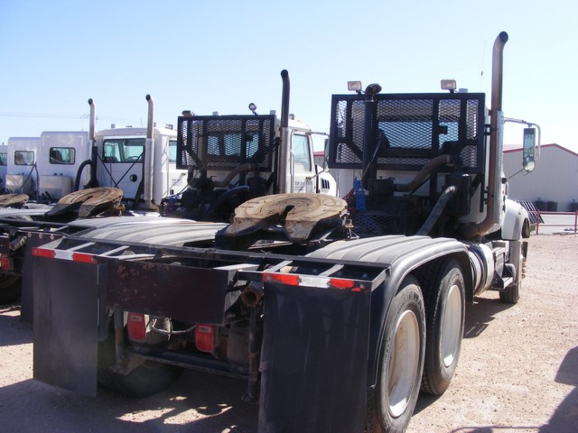 Located in YARD 1 - Midland, TX (2691) (X) 2011 MACK GU713 T/A VAC TRUCK, VIN- 1M2AX09YXCM011895, - Bild 3 aus 7