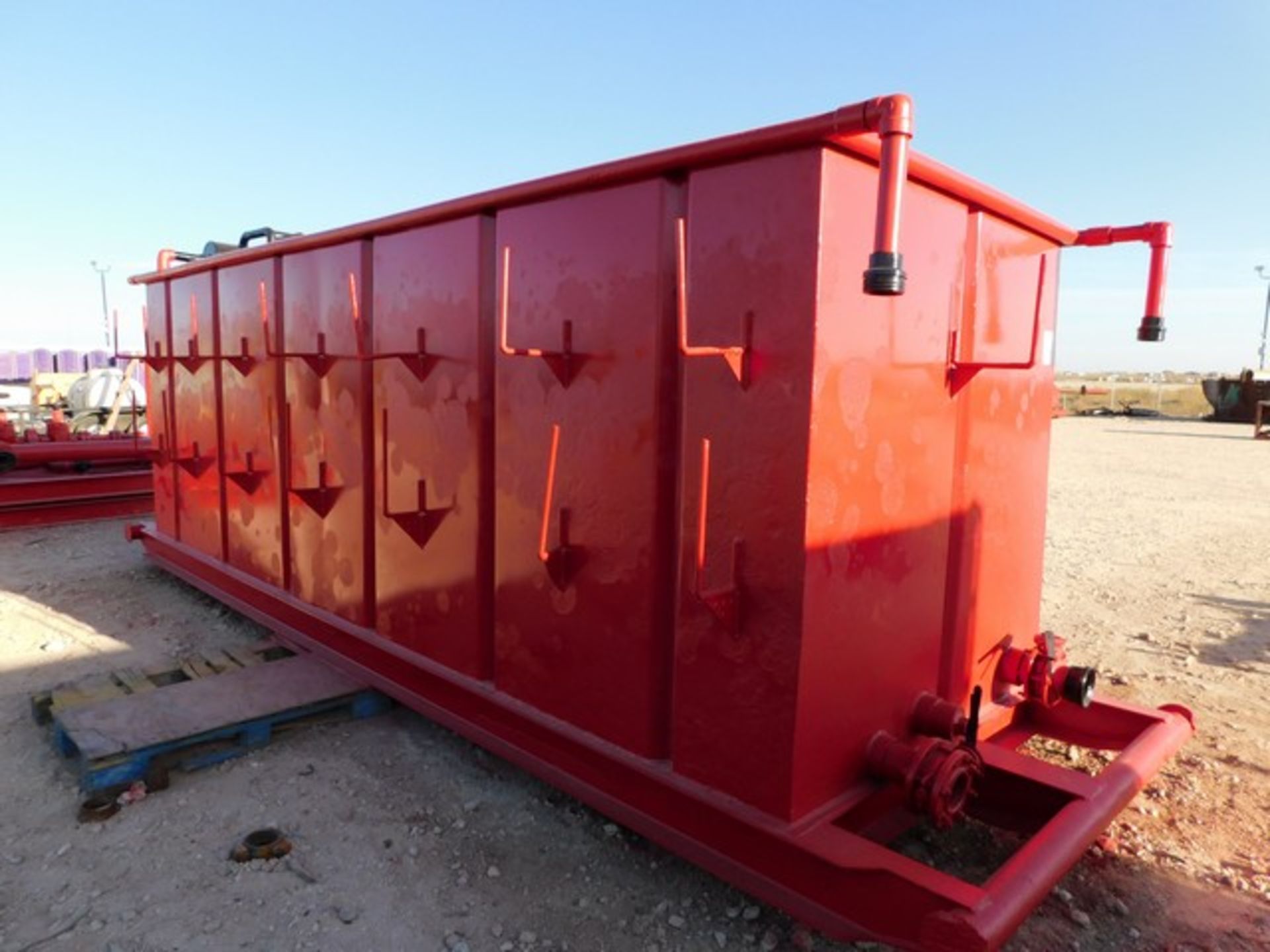 Located in YARD 1 - Midland, TX (6101) 6'H X 6.6'W X 18'L (2) COMPARTMENT FLAT BOTTOM REVERSE PIT, - Bild 2 aus 3