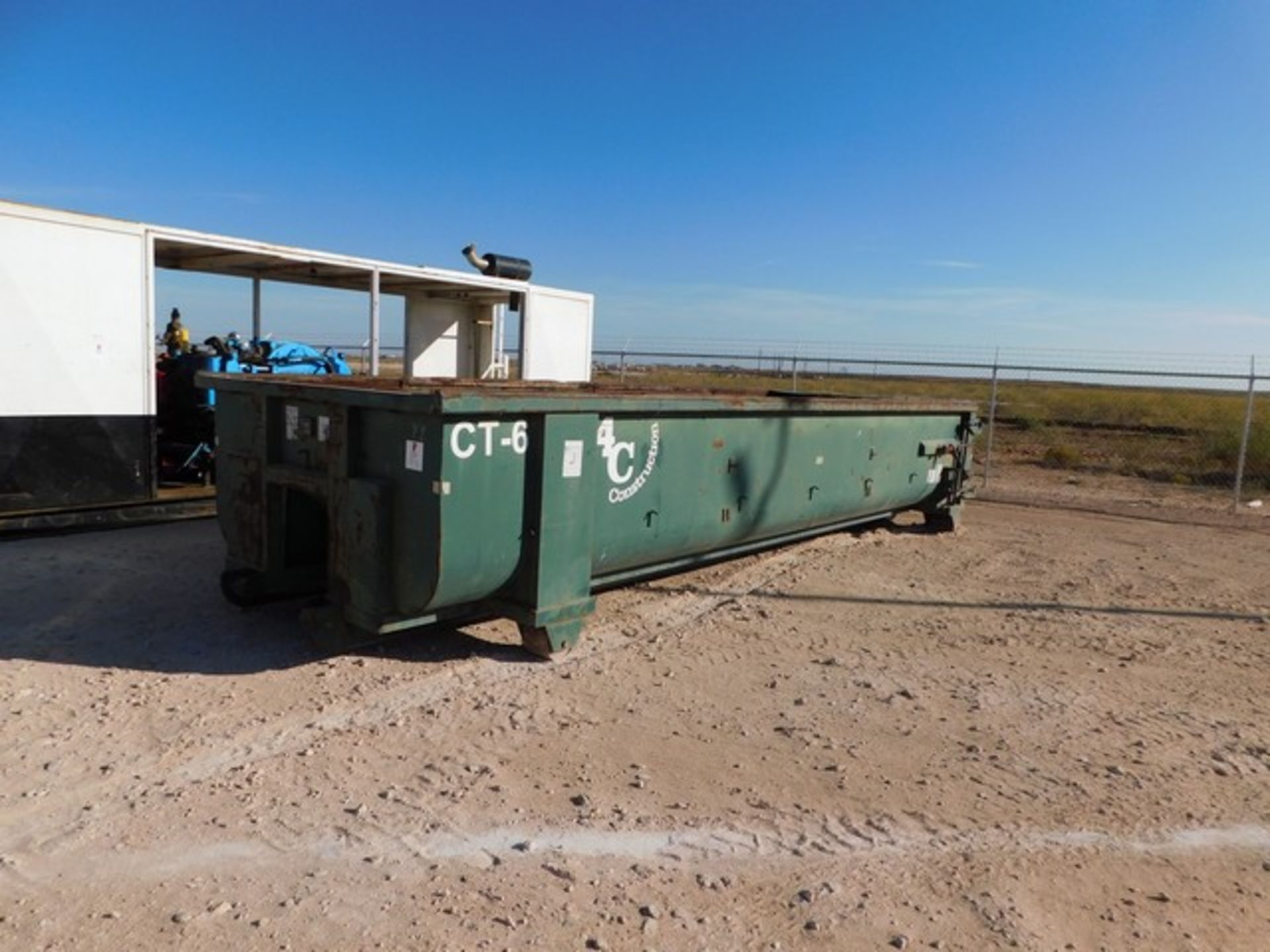 Located in YARD 1 - Midland, TX (6061) WASTEQUIP MAY FAB, ROLL OFF BIN, SN- 020K, 4.4'H X 8.2'W X