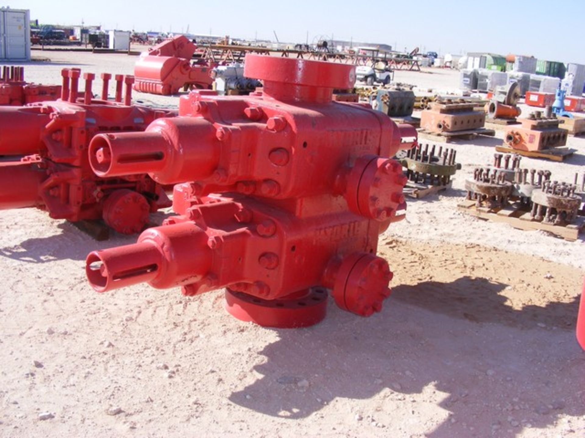 Located in YARD 1 - Midland, TX (2682) HYDRIL 11" - 5000K DBL BOP, (4) OUTLETS, DBL FLANGED W/ - Image 2 of 4