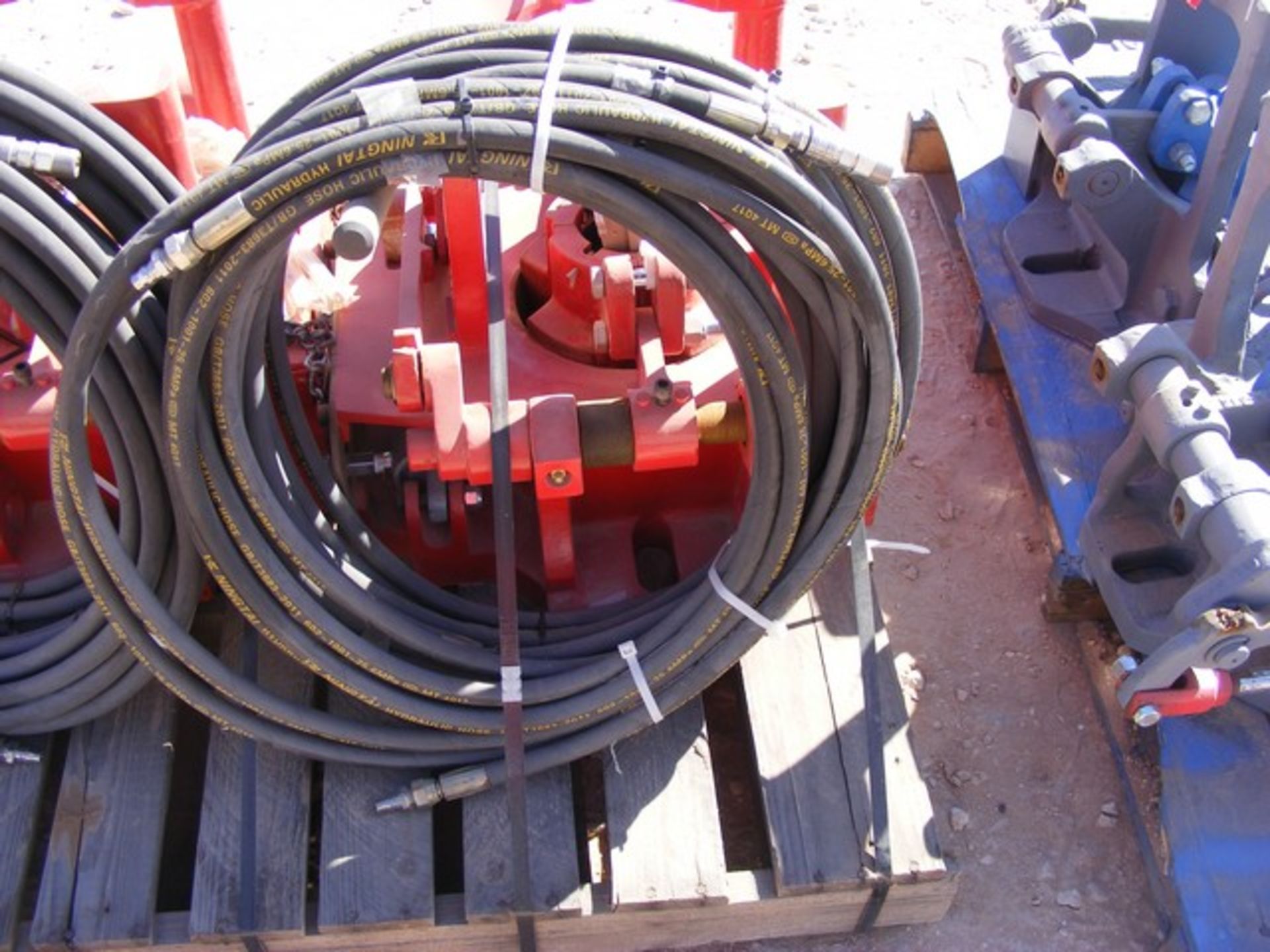 Located in YARD 1 - Midland, TX (2368) CHD TUBING SPIDER, PNEUMATIC, W/ 3-1/2" X 3-1/2" SLIPS, - Bild 2 aus 2