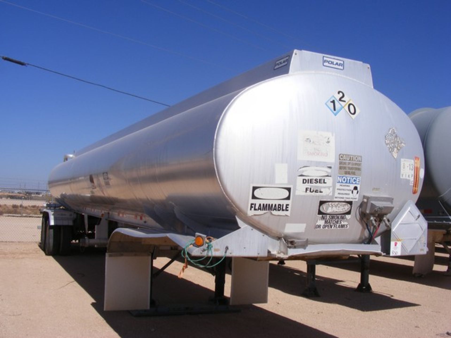 Located in YARD 1 - Midland, TX (X) 2007 POLAR TANK TRAILER, T/A 2 COMPARTMENT 8000 GALLON FUEL - Bild 2 aus 5