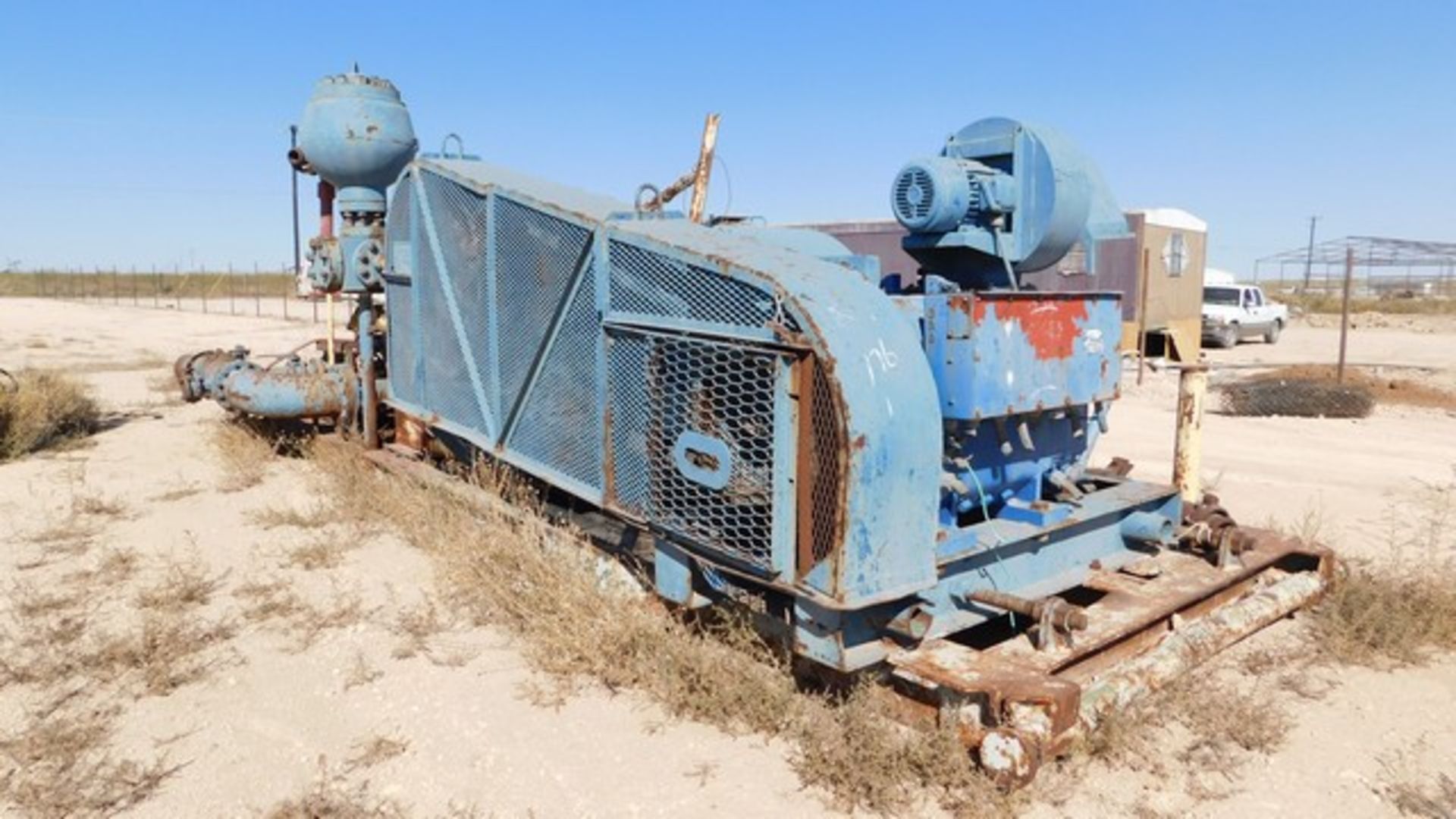 Located in YARD 21 - Odessa, TX CONTINENTAL EMSCO F1000 TRIPLEX MUD PUMP, W/ 4X6 CENT PUMP, - Bild 3 aus 4