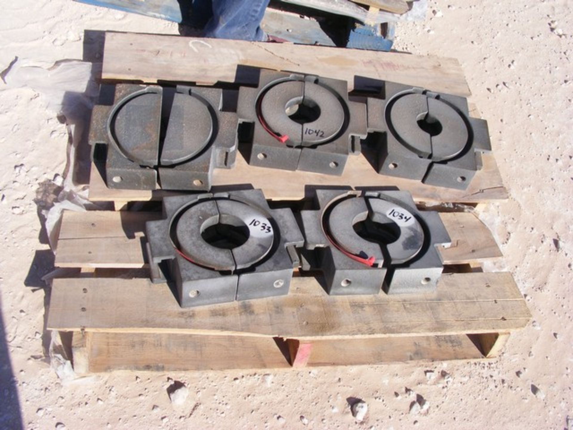 Located in YARD 1 - Midland, TX (6021) 1 SET (2) 3-1/2" SM, IEI/ TOWNSEND T-81 RAM BLOCKS