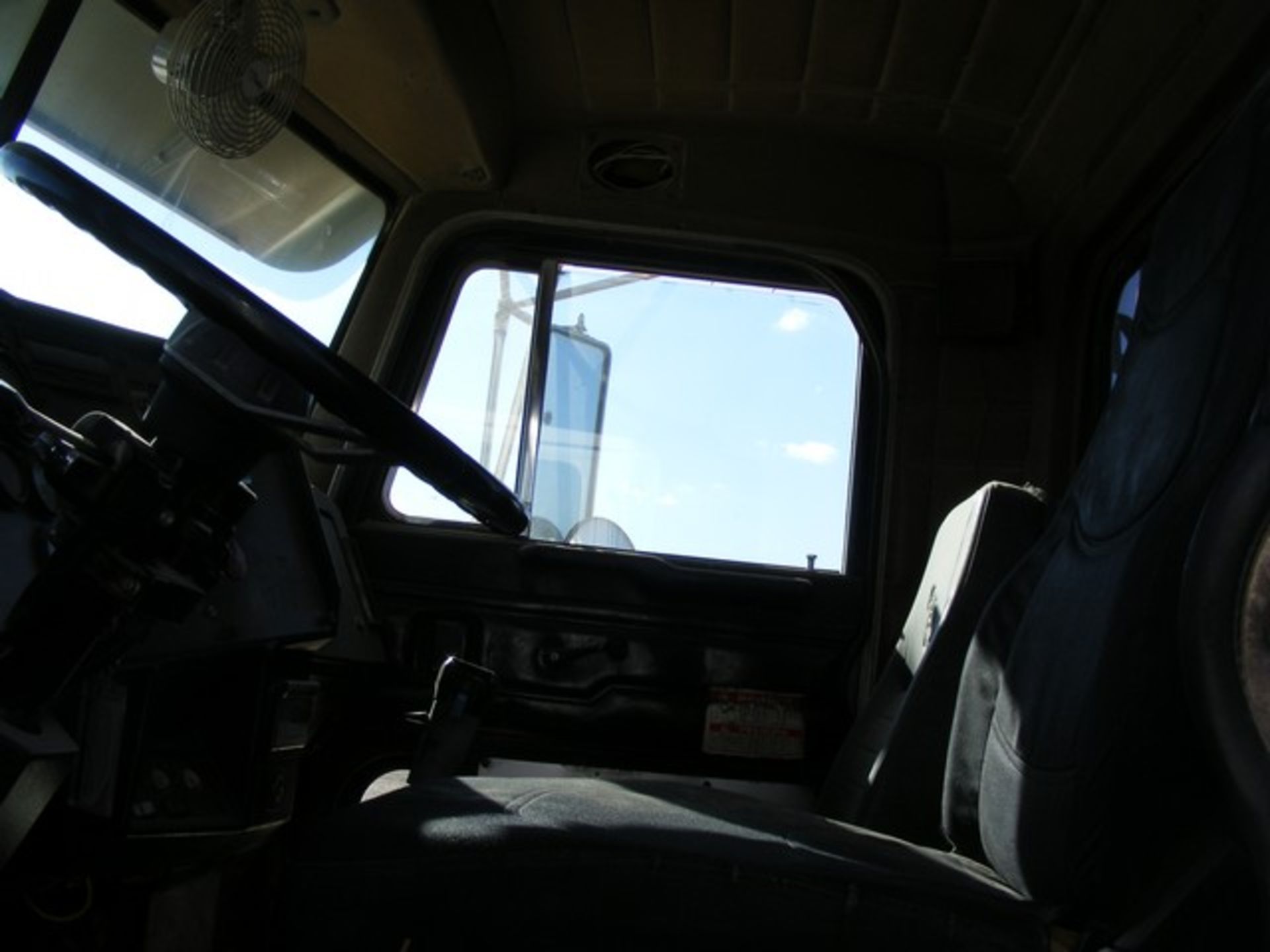 Located in YARD 1 - Midland, TX (6243) (X) 1996 PETERBILT 357 T/A GIN/ POLE TRUCK, VIN- - Image 6 of 8