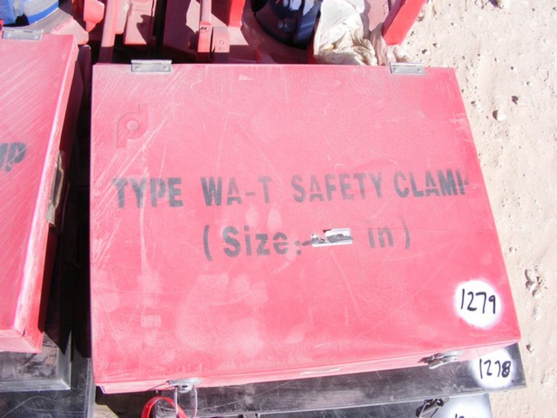Located in YARD 1 - Midland, TX (6073) (2) TYPE T DRILL COLLAR SAFETY CLAMPS, 6 SEG, 3-1/4" - 4-1/
