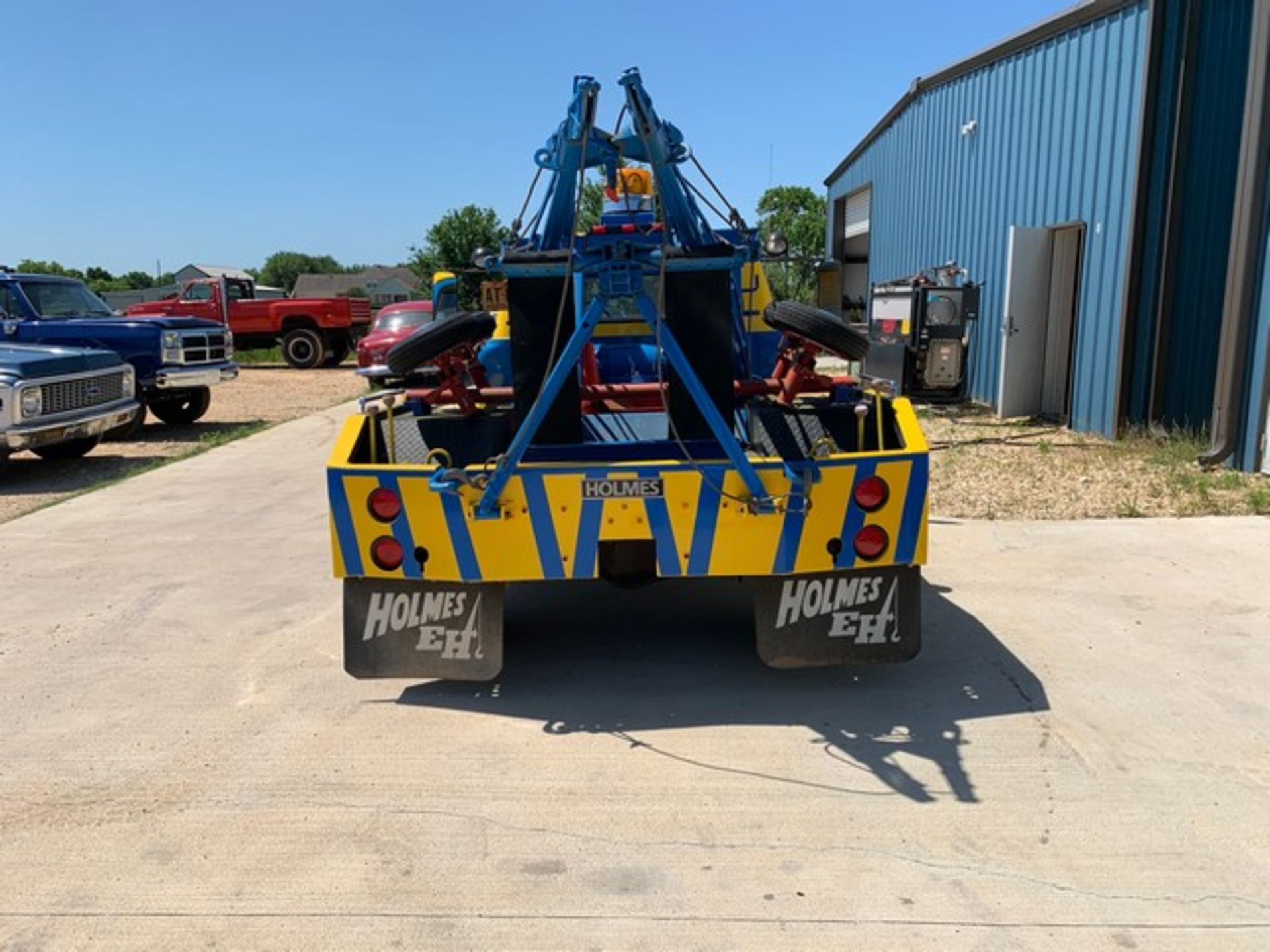 Located in YARD 11 - Fulshear, TX 1966 FORD F350 CUSTOM WRECKER W/ HOLMES 480 TWIN BOOMS, VIN- - Image 40 of 53