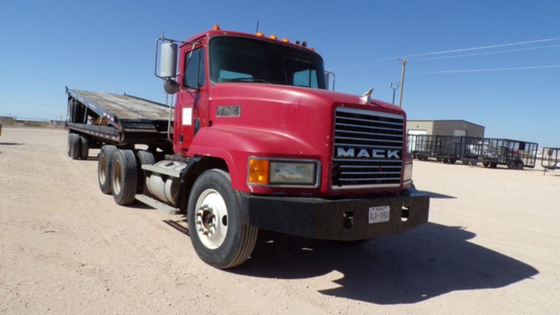 Located in YARD 1 - Midland, TX (6339) 1996 MACK CH613 T/A DAY CAB HAUL TRUCK, VIN- - Image 2 of 9