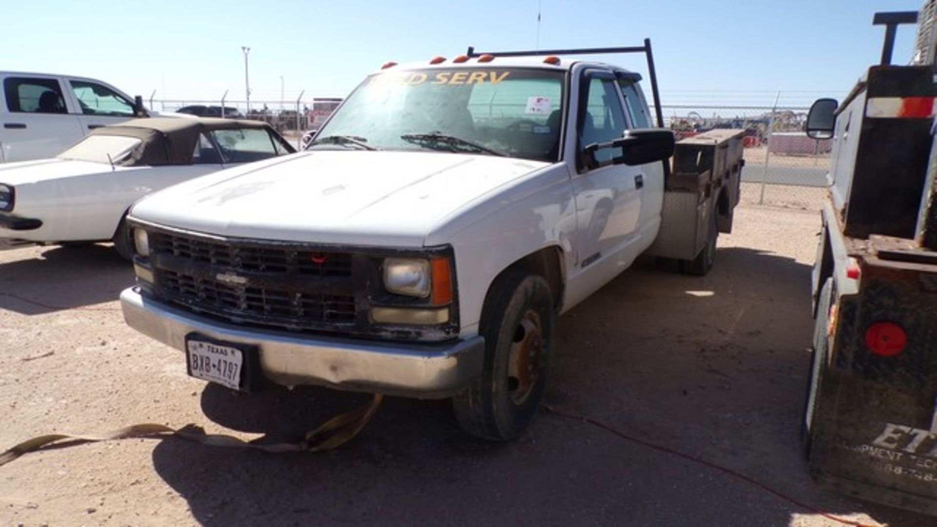 Located in YARD 1 - Midland, TX (2990) (X) 1999 CHEVROLET 3500 EXT CAB DUALLY, VIN-