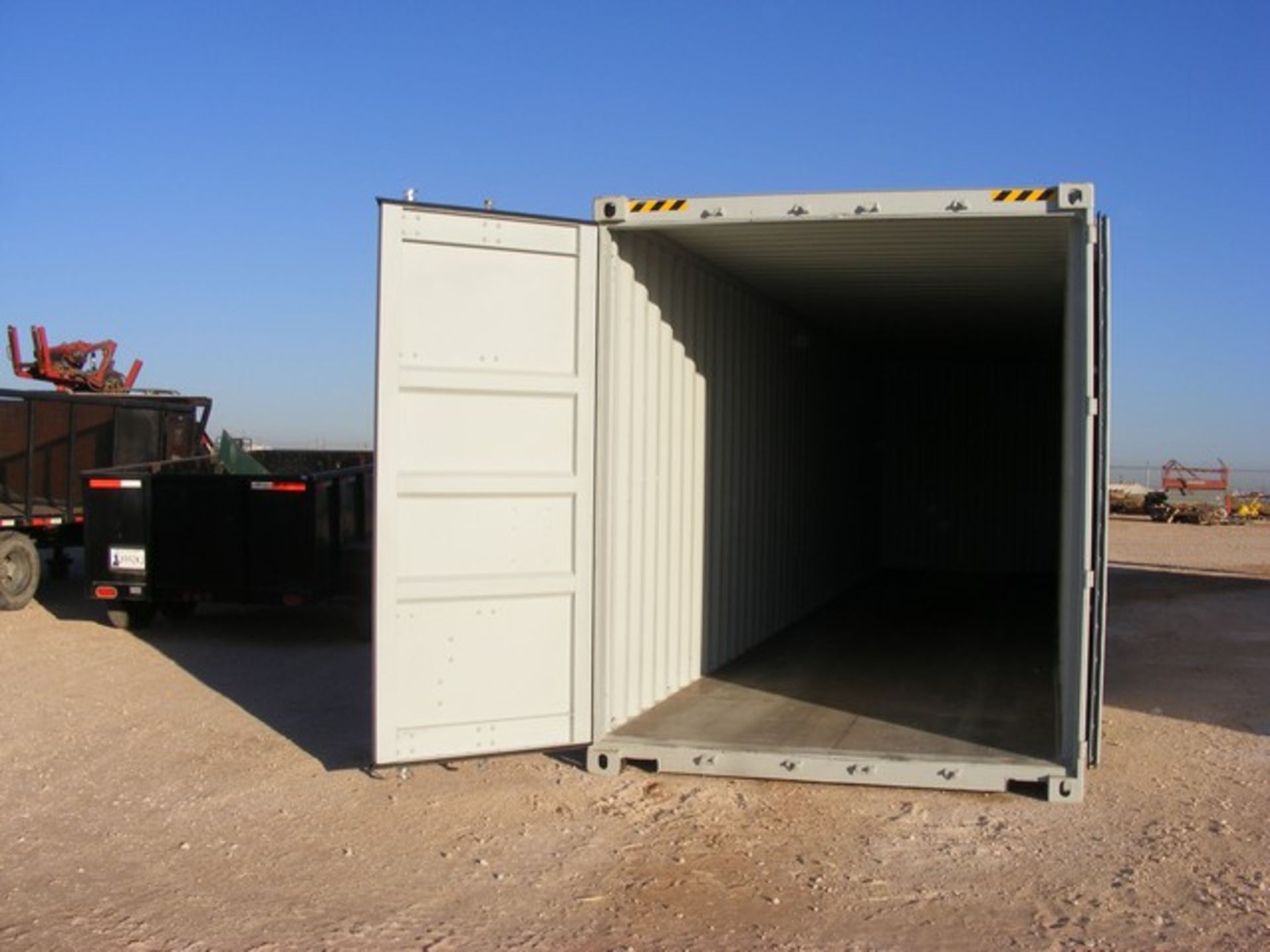 Located in YARD 1 - Midland, TX 40' H CUB SEA CONTAINER W/ (4) SIDE OPEN DOORS, (1) END DOOR - Image 2 of 3