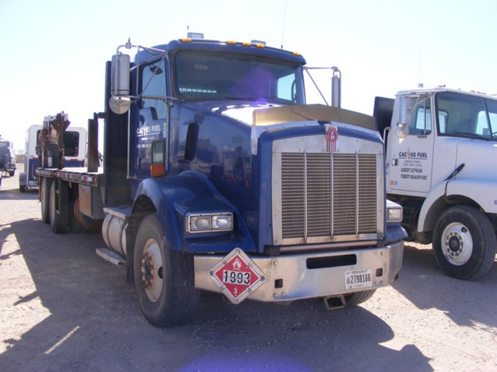 Located in YARD 1 - Midland, TX (6128) (X) 2009 KENWORTH T800, T/A DAY CAB STAKE BED DELIVERY TRUCK, - Image 2 of 10