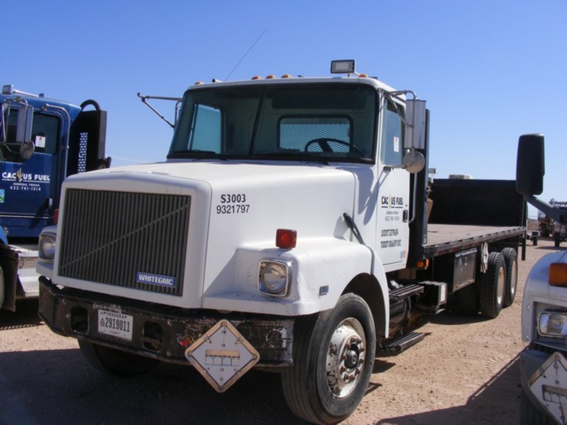 Located in YARD 1 - Midland, TX (1797) (X) 1992 WHITE GMC T/A DAY CAB STAKE BED DELIVERY TRUCK, VIN-