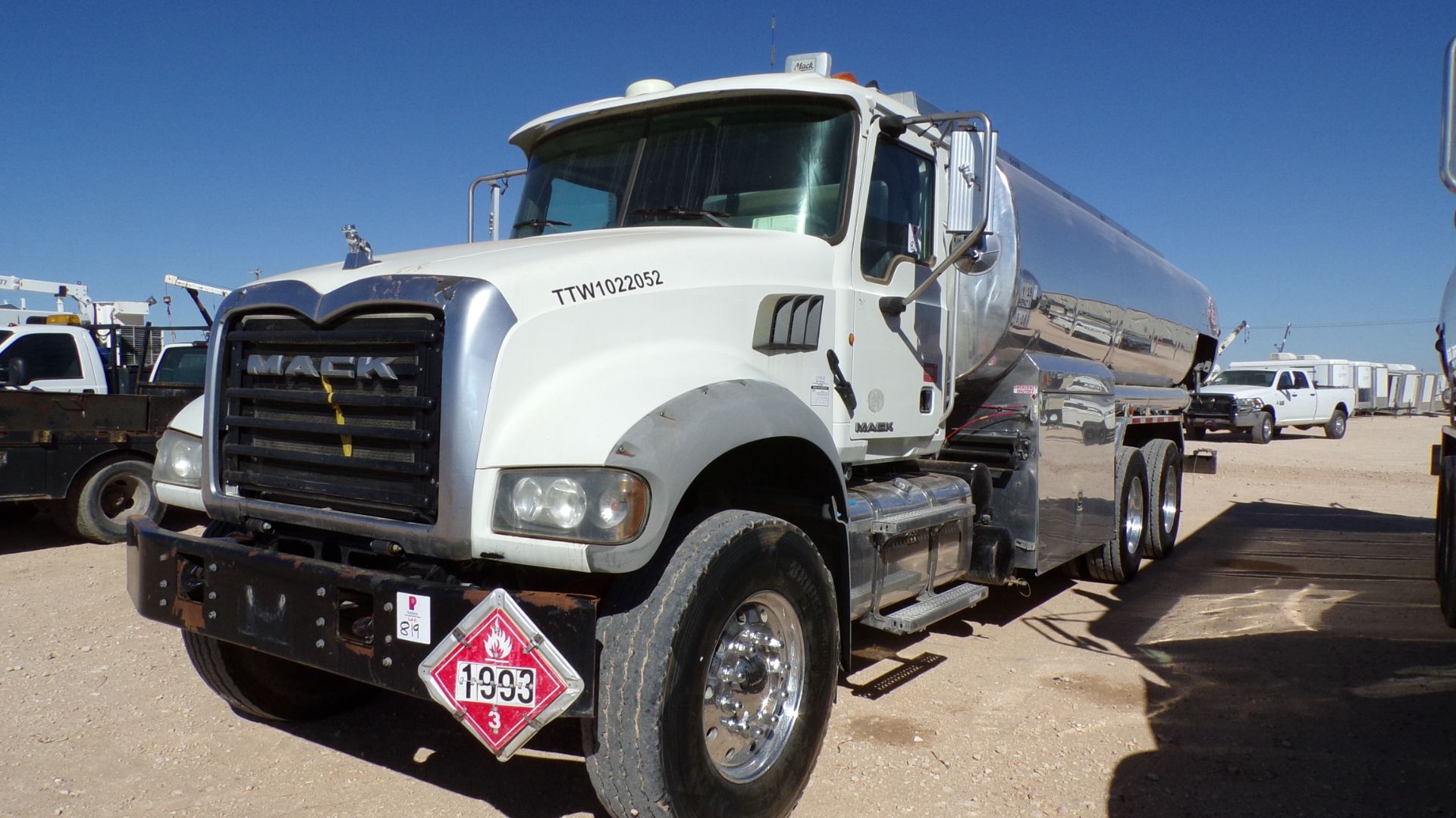 Located in YARD 1 - Midland, TX (2052) (X) 2014 MACK GU433 T/A DAY CAB BOB TAIL FUEL TRUCK, VIN-