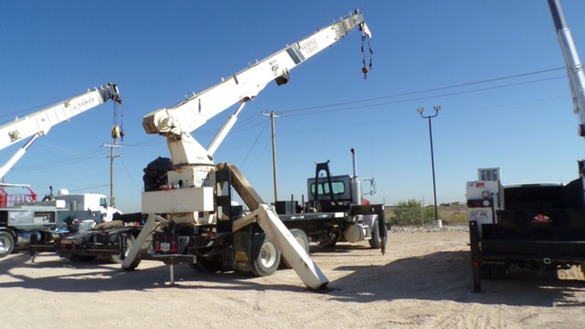Located in YARD 1 - Midland, TX NATIONAL CRANE 900A 52K# CAPACITY TRUCK CRANE, SN- 291711, MTD ON - Image 3 of 8