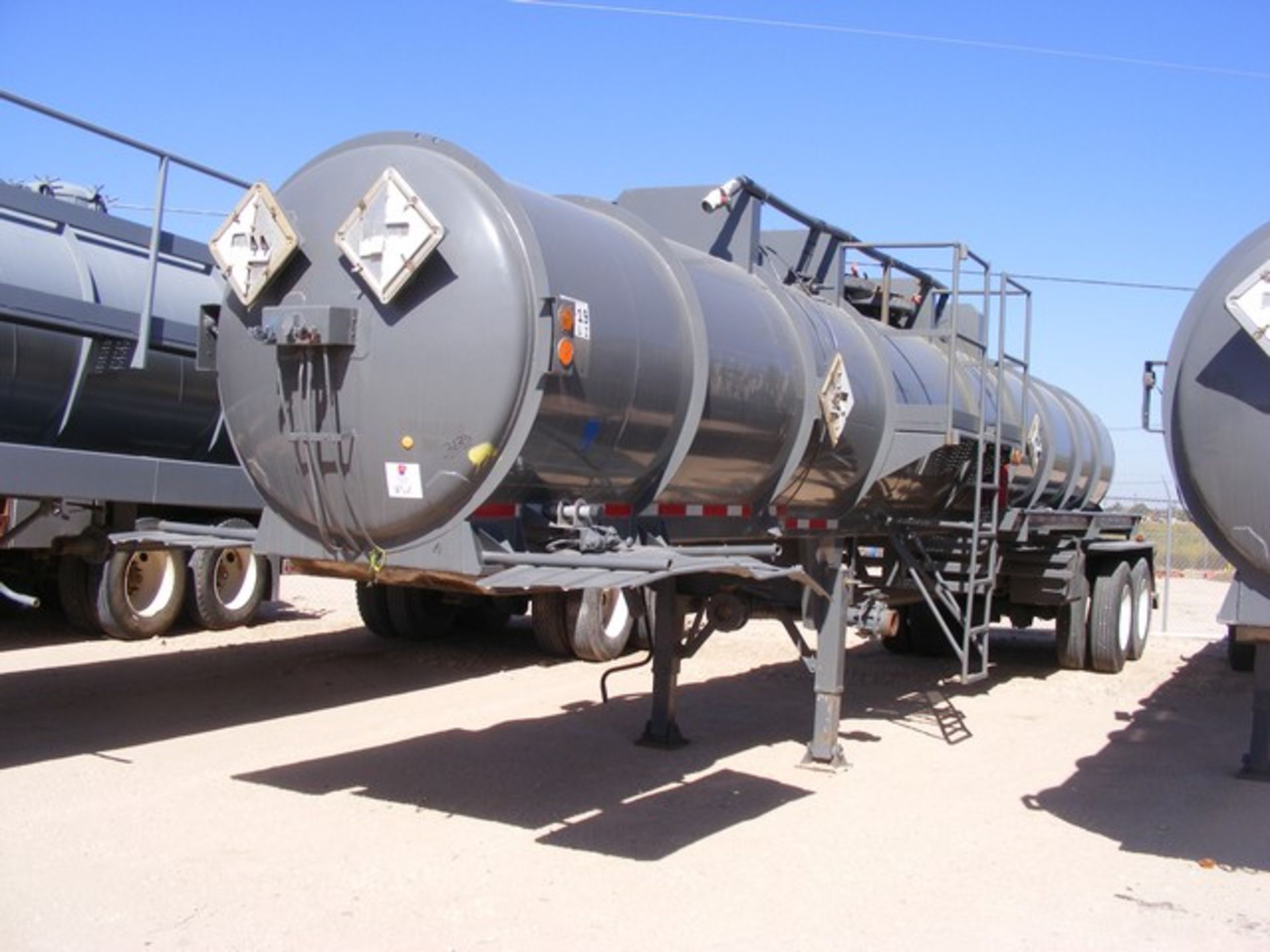 Located in YARD 1 - Midland, TX (X) 2006 OVERLAND TANK INC 120 BBL T/A ACID TRAILER, 2 COMPARTMENT